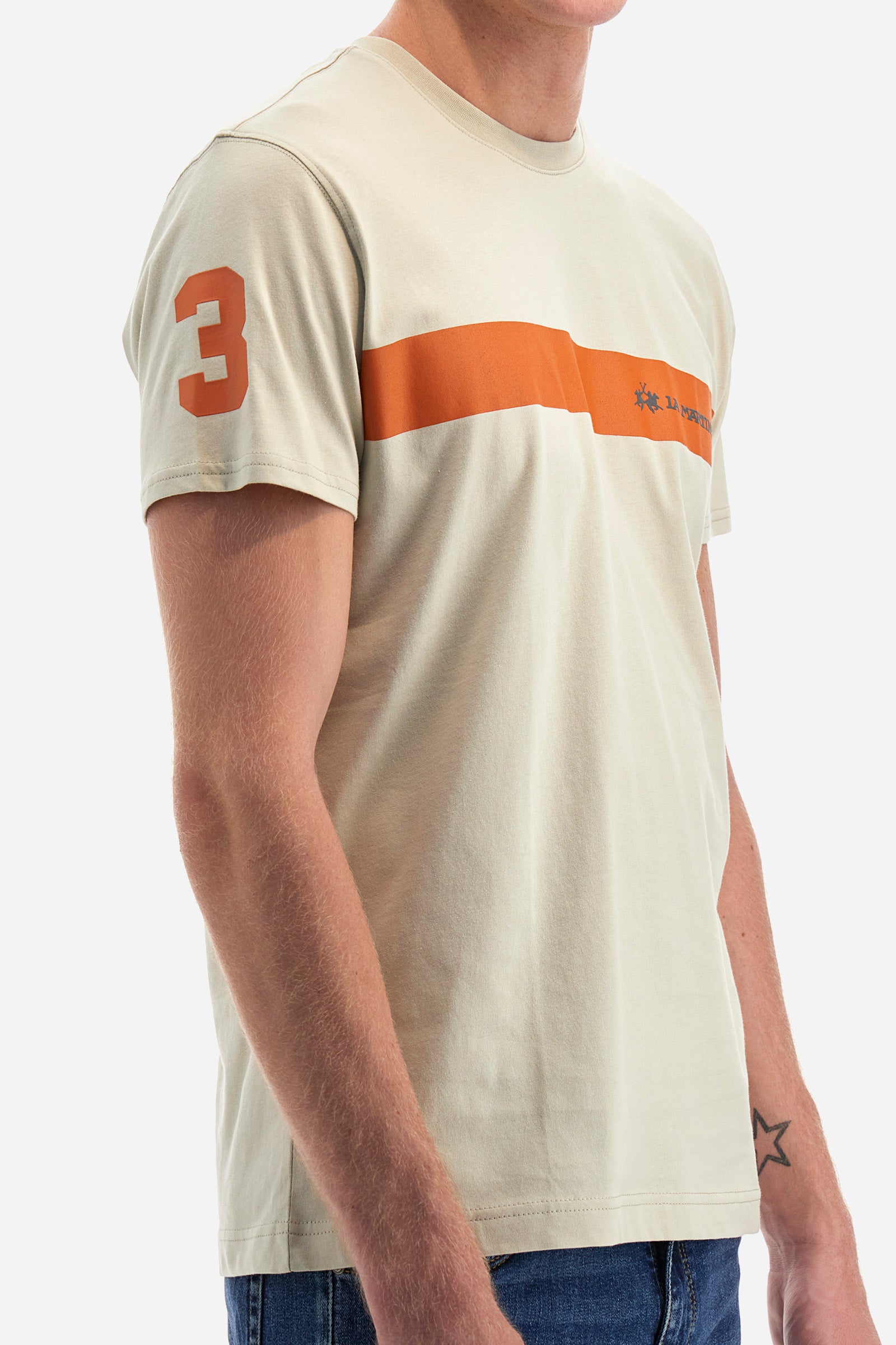 Men's short-sleeved T-shirt with a crew neck in a single colour. Made of 100% cotton. On the front there is a contrasting stripe with the logo and "La Martina" lettering. The number 3 is printed on one of the sleeves, again in contrast. Regular fit. The model wears a size L. - Tidal Foam