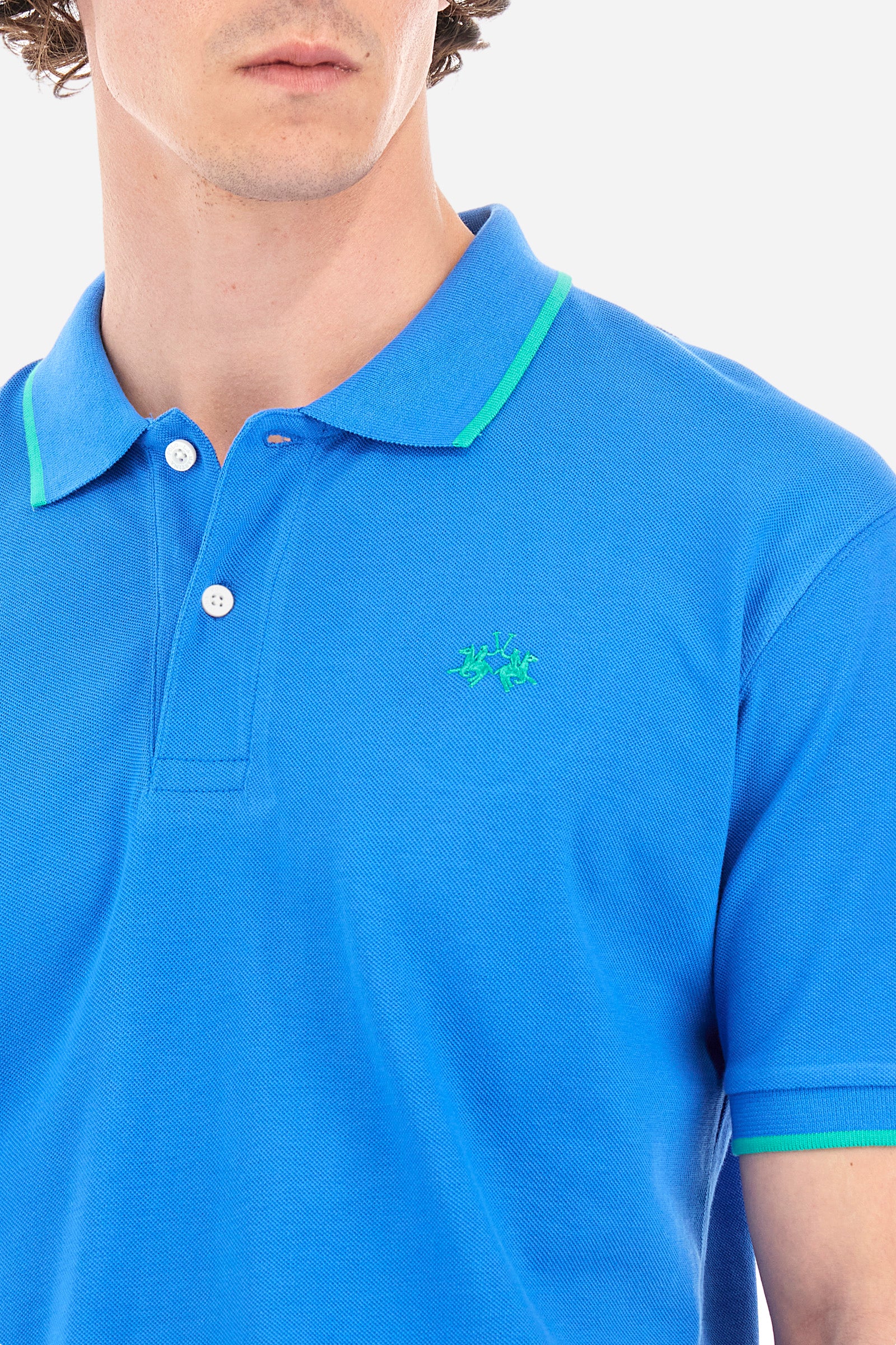 Men’s polo with short sleeves in stretch pique cotton. A classic La Martina, with a simple and linear style. The regular fit fits easily to any type of silhouette. A small La Martina logo is embroidered on the chest, in contrasting shades like the sleeve edge. The model is 187 cm tall and wears a size L. - Campanula