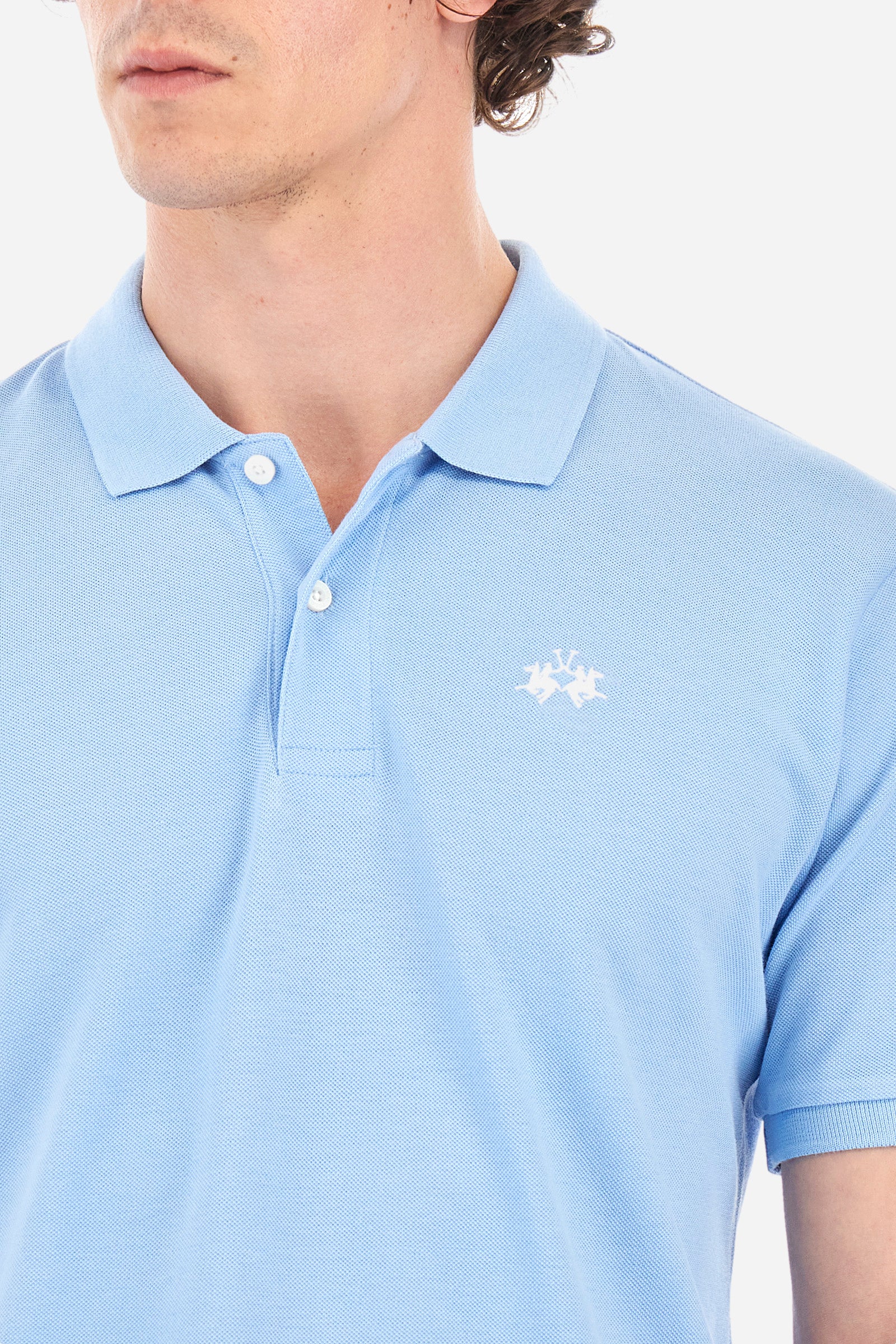 Men's plain-coloured, short-sleeved, regular-fit cotton polo shirt. Contrasting La Martina logo sewn onto the chest. This versatile garment goes perfectly with a pair of jeans from the collection. - Blue Bell