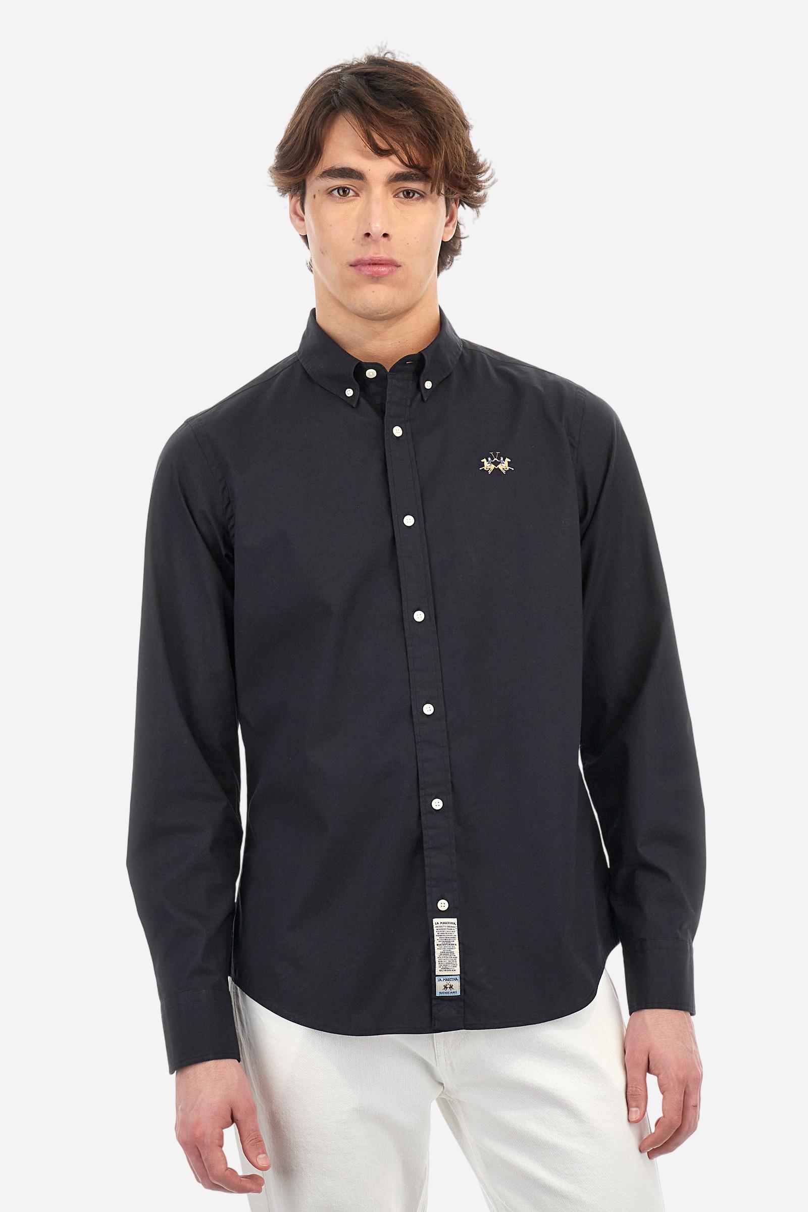 Men's plain long-sleeved shirt made from stretch cotton poplin for a comfortable fit. Featuring a button-down collar and woven labels at the bottom of the opening. A multicoloured logo is embroidered on the chest, over the heart, in contrasting thread. The slim fit ensures a sleek and modern look. The model is wearing a size L. - Black