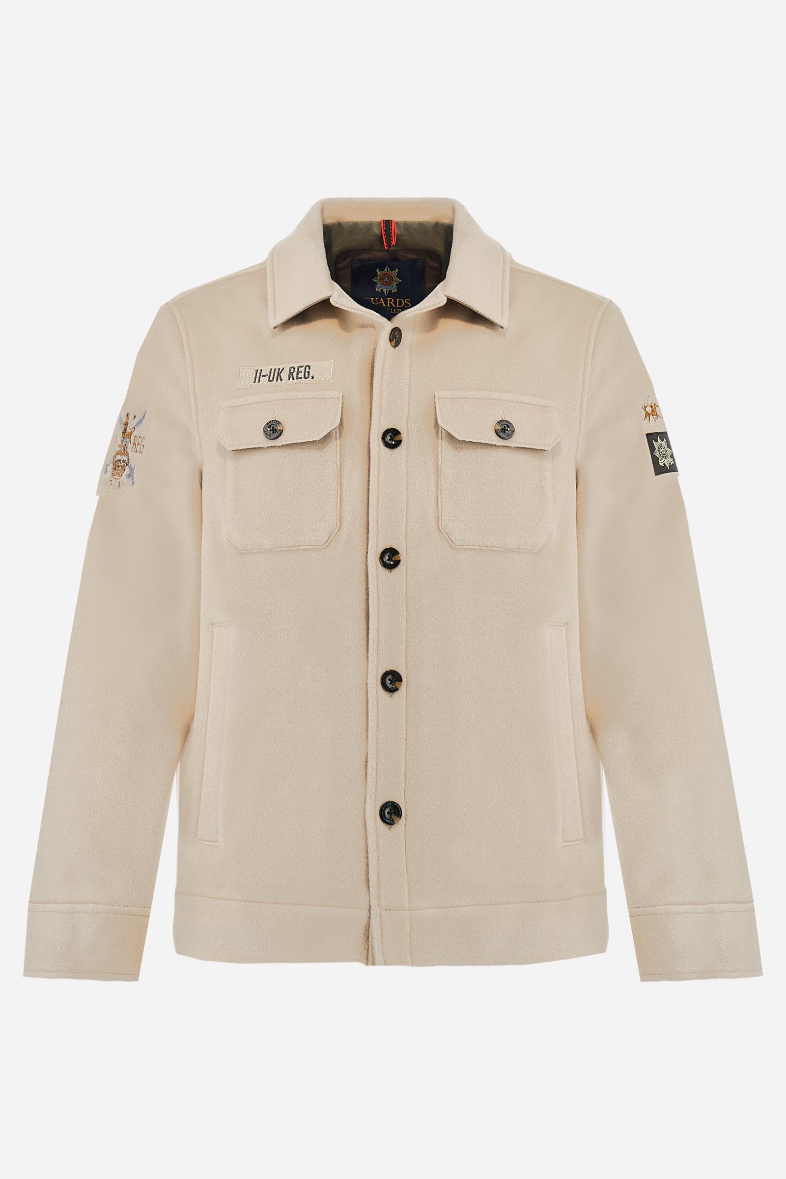 Men’s long-sleeve field jacket in wool and cashmere cloth. Warm and comfortable while maintaining a refined look. Front opening and cuffs with large faux-horn buttons. Two applied chest pockets add a sporty touch. Cotton contrast lining in the sleeves and as decorative inner trim. Half back and pocket bags in contrast cotton fabric recall the Guards capsule graphics on the back. Logo patches on the sleeves. Regular, straight fit. Model wears size L. - WhitecupGrey Melange