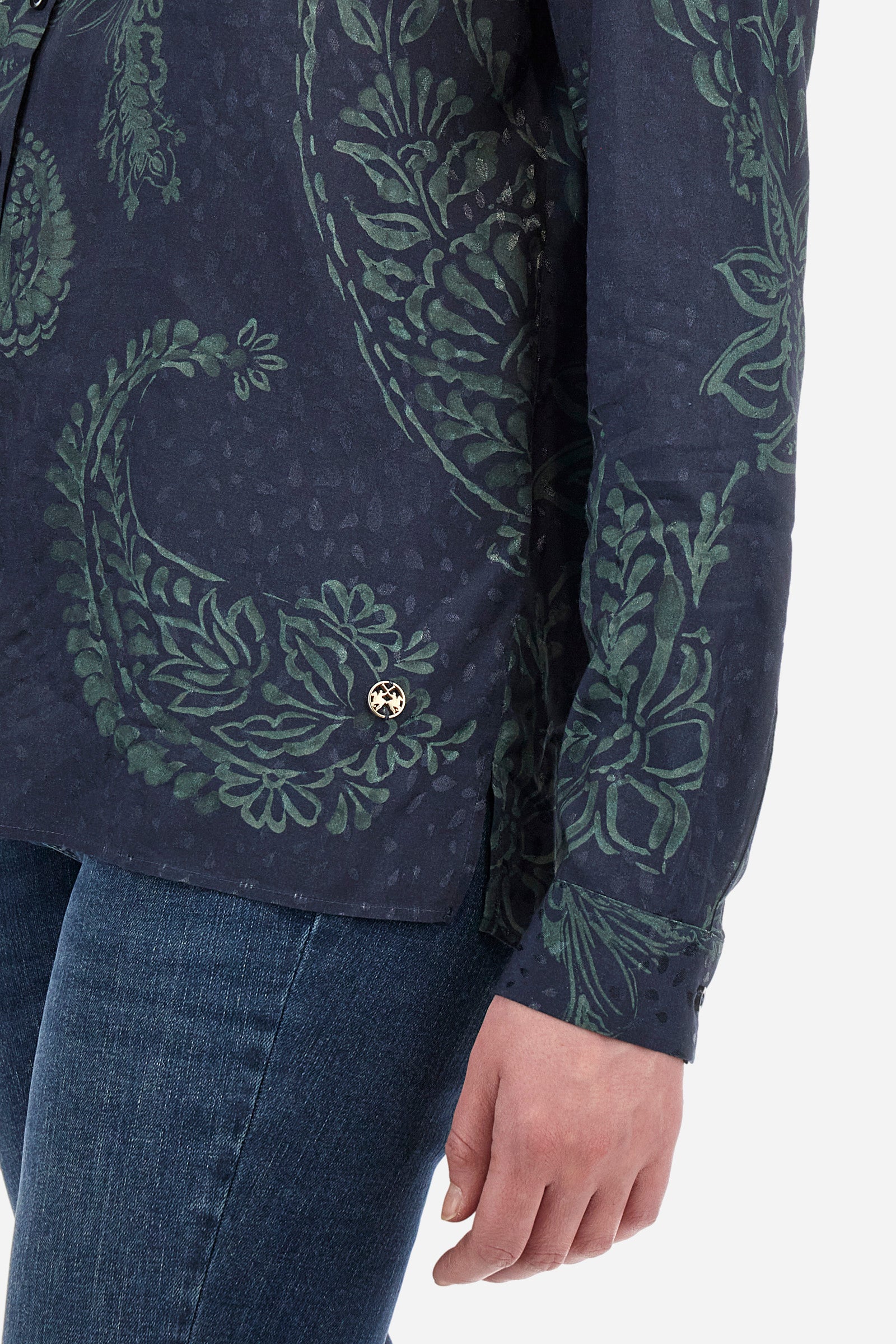 Women's long-sleeved shirt, made from patterned viscose. Spread collar. Regular fit. The model is wearing a size 2. - Navy/Pine Grove