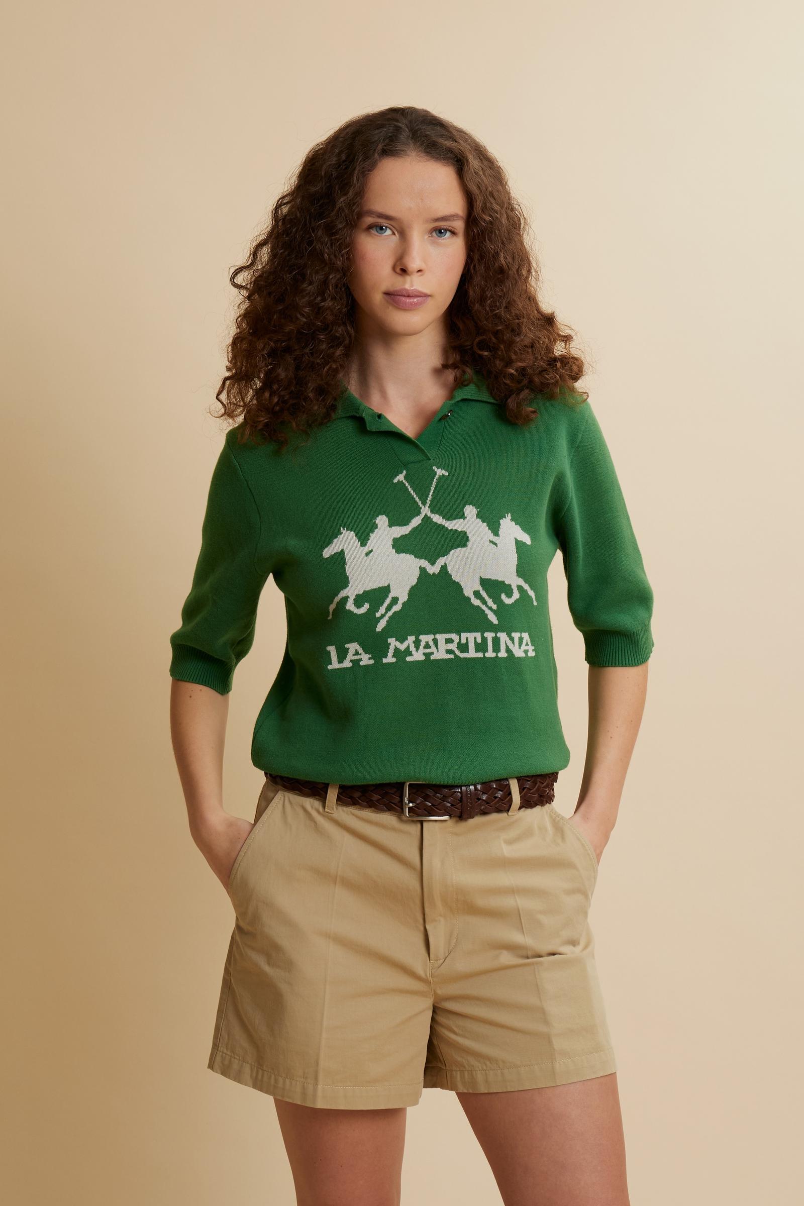 Women’s short-sleeve knit polo in compact structured cotton. Ribbed collar with V-neckline without buttons for a feminine touch. Defined silhouette and slightly cropped length. Large front intarsia logo integrated into the knit for a smooth refined finish. The model wears size 2. - Amazon