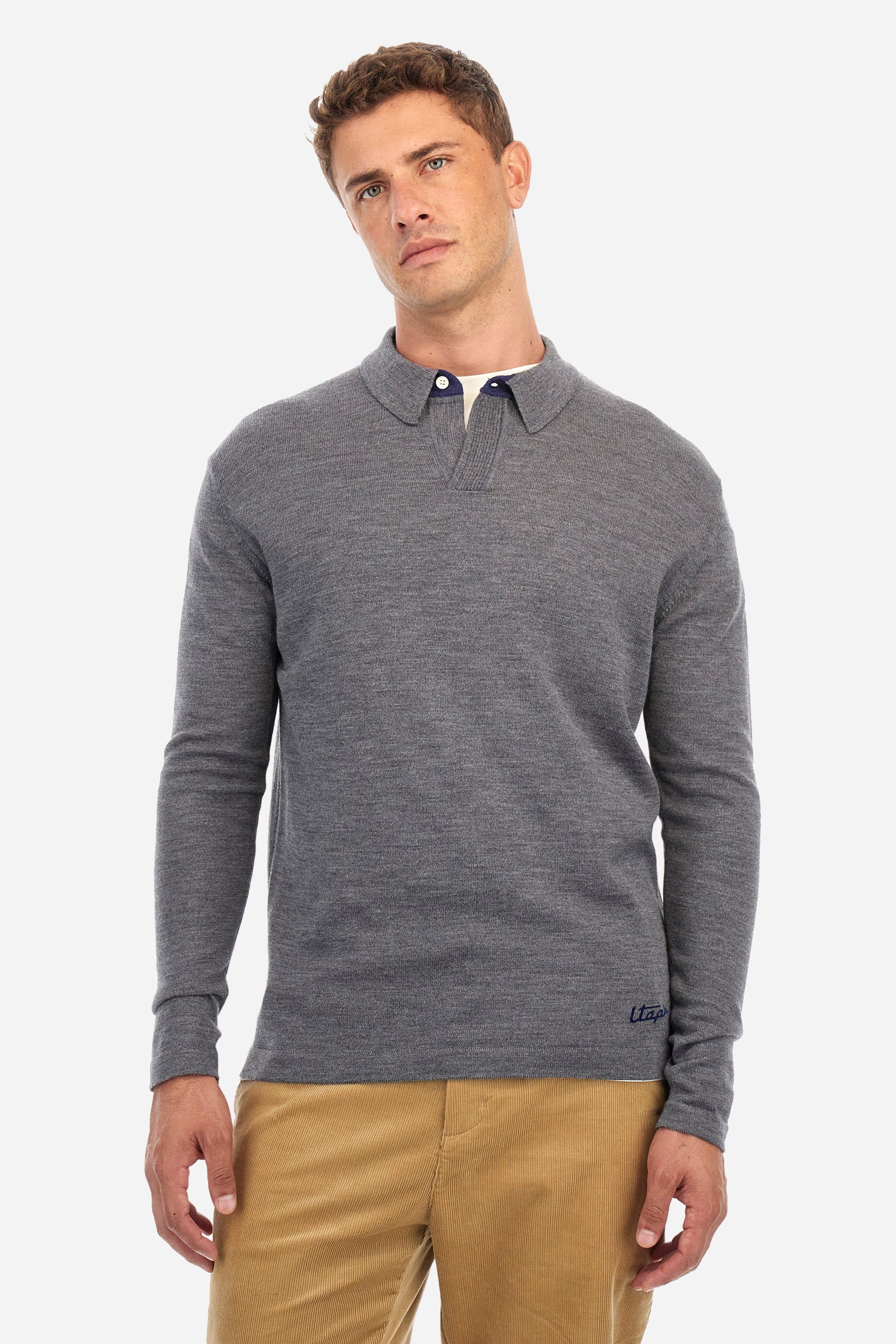 Men's plain long-sleeved knitted polo shirt, designed in collaboration with Pagani, made from 100% wool. Button fastening. La Martina lettering on the patch on the back. Regular fit. The model is wearing a size L. - Dark Heather Grey