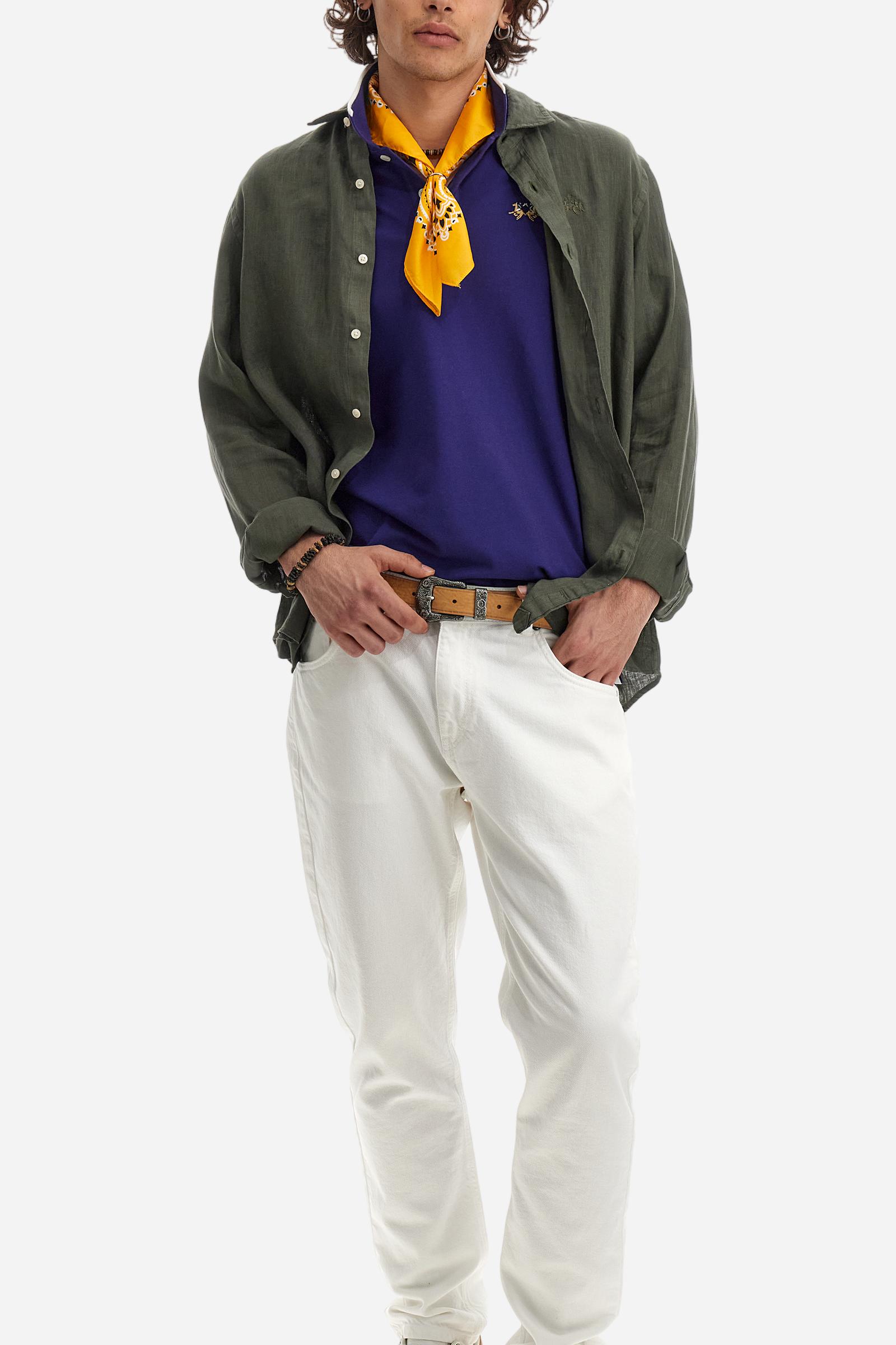 Short-sleeved, single-colour men's polo shirt made of stretch cotton piqué. Fastens with two buttons. The collar and cuffs are ribbed, and there is a colour-contrasting trim at the bottom of the collar. Inside the collar there is a grosgrain ribbon of a different shade. The logo is embroidered on the chest in a contrasting colour. The fit is slim. The model is wearing a size L. - Deep Cobalt