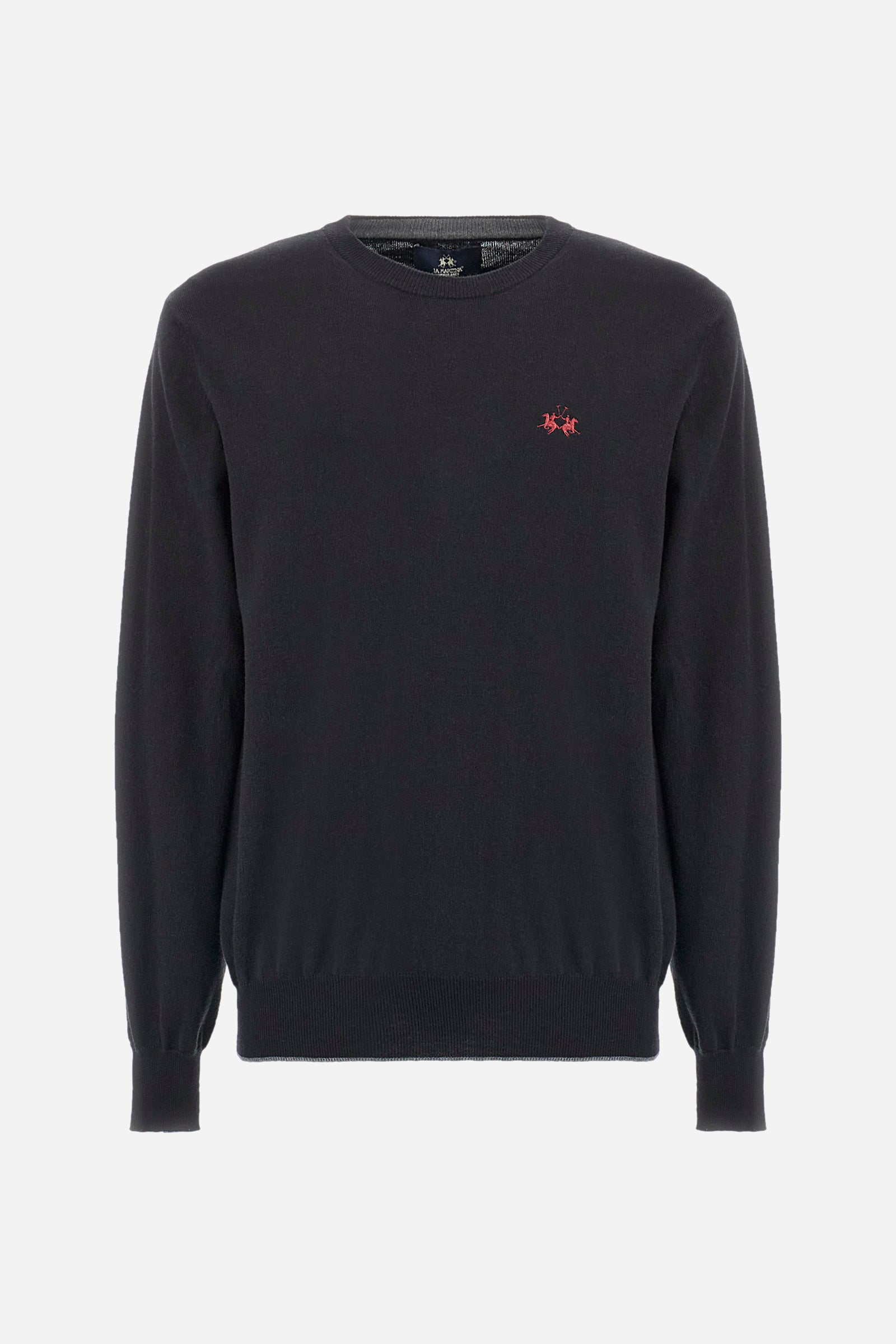 Men's long-sleeved plain crew neck pullover, made from cotton and wool. Ribbed cuffs and hem. Contrasting coloured fabric patches appliquéd on the elbows. The logo is embroidered on the front. Regular fit. The model is wearing a size L. - Black
