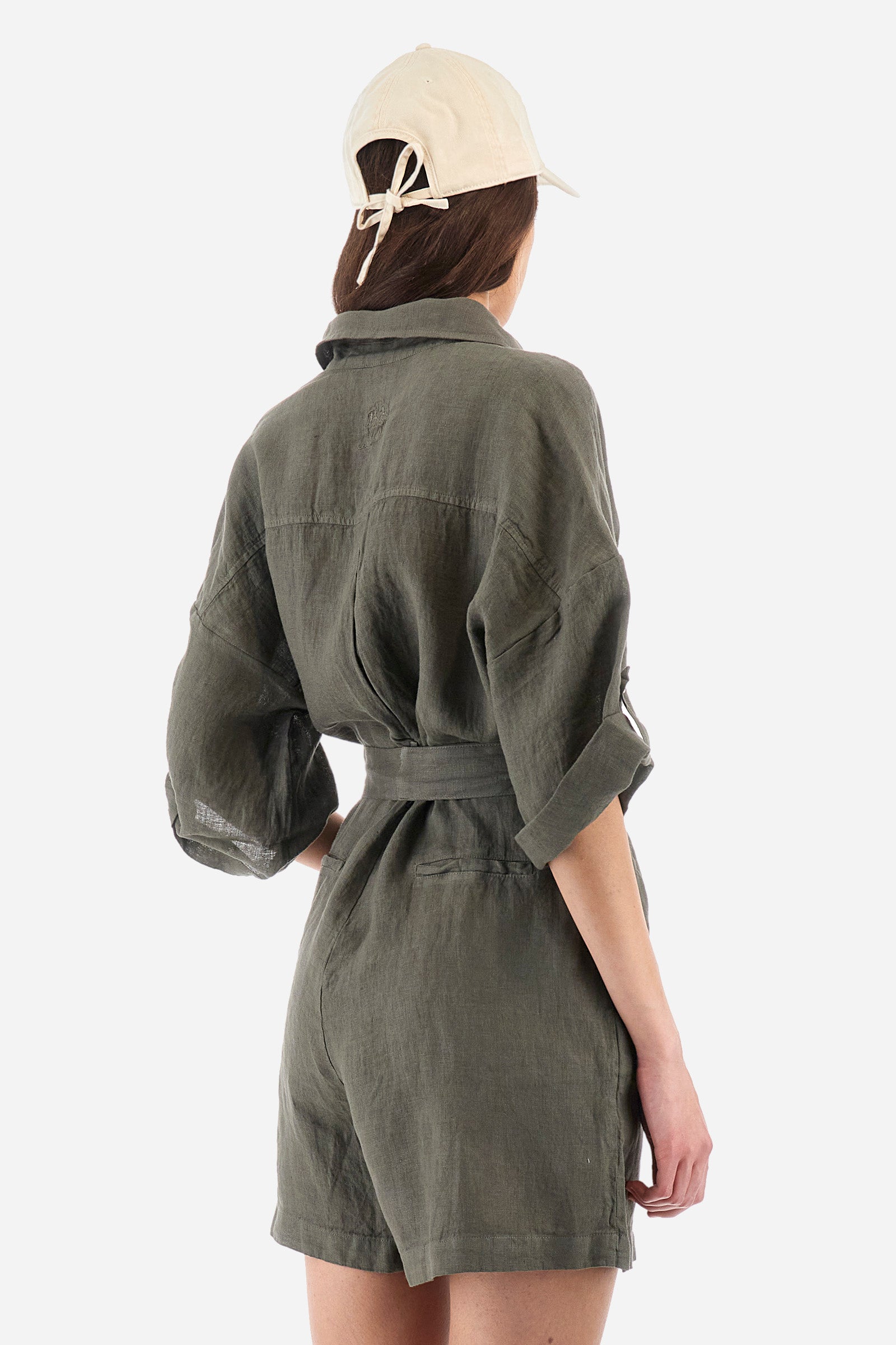 Women's one-piece playsuit with 3/4 sleeves with cuff and single-colour shorts. In 100% linen. French collar. With button fastening. Belt loops and fabric belt included. Featuring two front welt pockets and two back pockets. A logo and the lettering "La Martina" are embroidered on the back. The fit is regular. The model wears a size IT40. - Military Olive