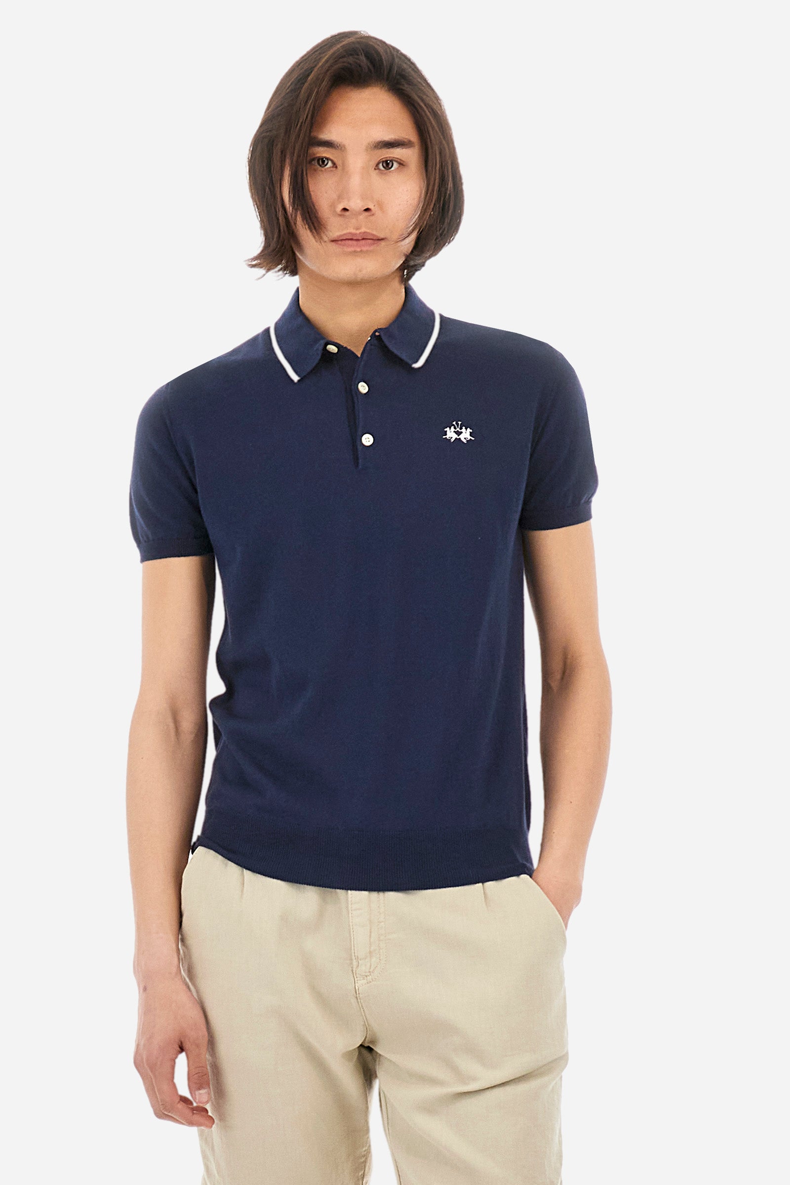 Men's short-sleeved, regular-fit polo-shirt in 100% soft cotton fabric. Classic collar with two buttons. Plain-coloured garment. A timeless wardrobe must-have from the Blue Ribbon Capsule Collection for everyday wear. The regular fit is suitable for any body type as the lines remain slim. Contrasting La Martina logo embroidered on the front. The model is 187 cm tall and wearing a size L. - Navy