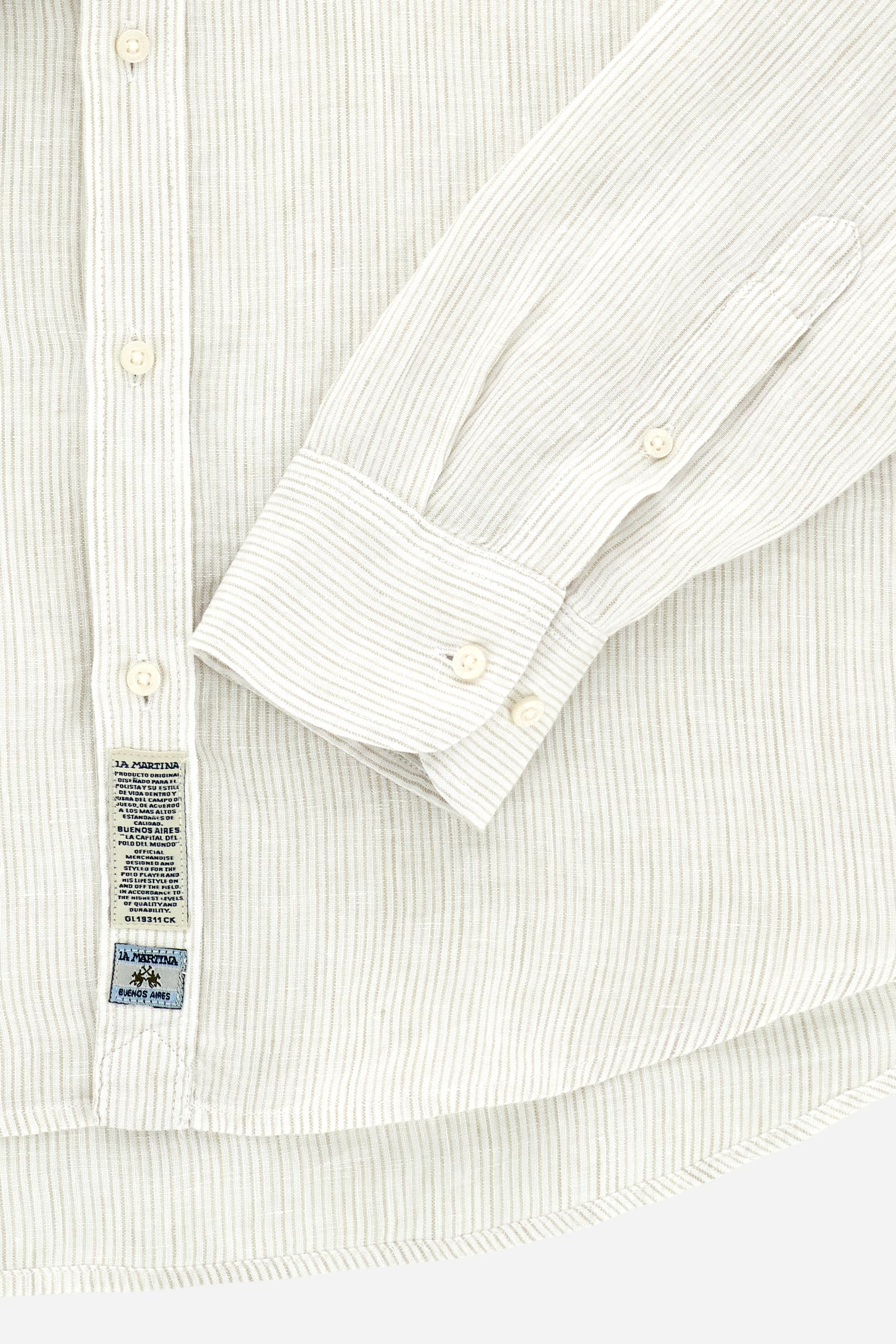 Shirt in 100% linen with vertical micro stripes and natural slub texture. Regular fit that follows the body. Embroidered logo on the chest and signature details on the placket. - Optic Wh/Moonstruck