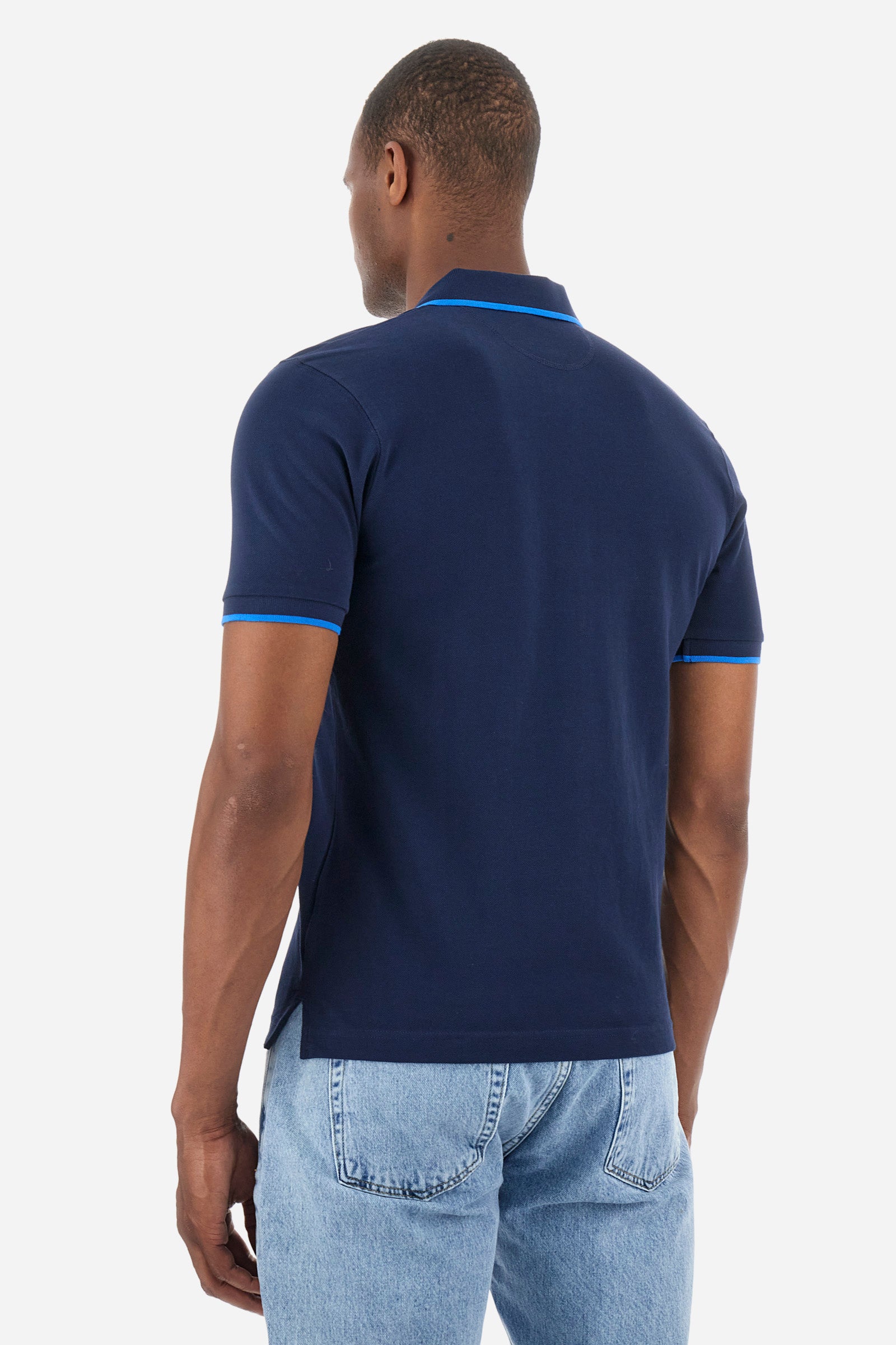 Men’s polo with short sleeves in stretch pique cotton. A classic La Martina, with a simple and linear style. The regular fit fits easily to any type of silhouette. A small La Martina logo is embroidered on the chest, in contrasting shades like the sleeve edge. The model is 187 cm tall and wears a size L. - Navy