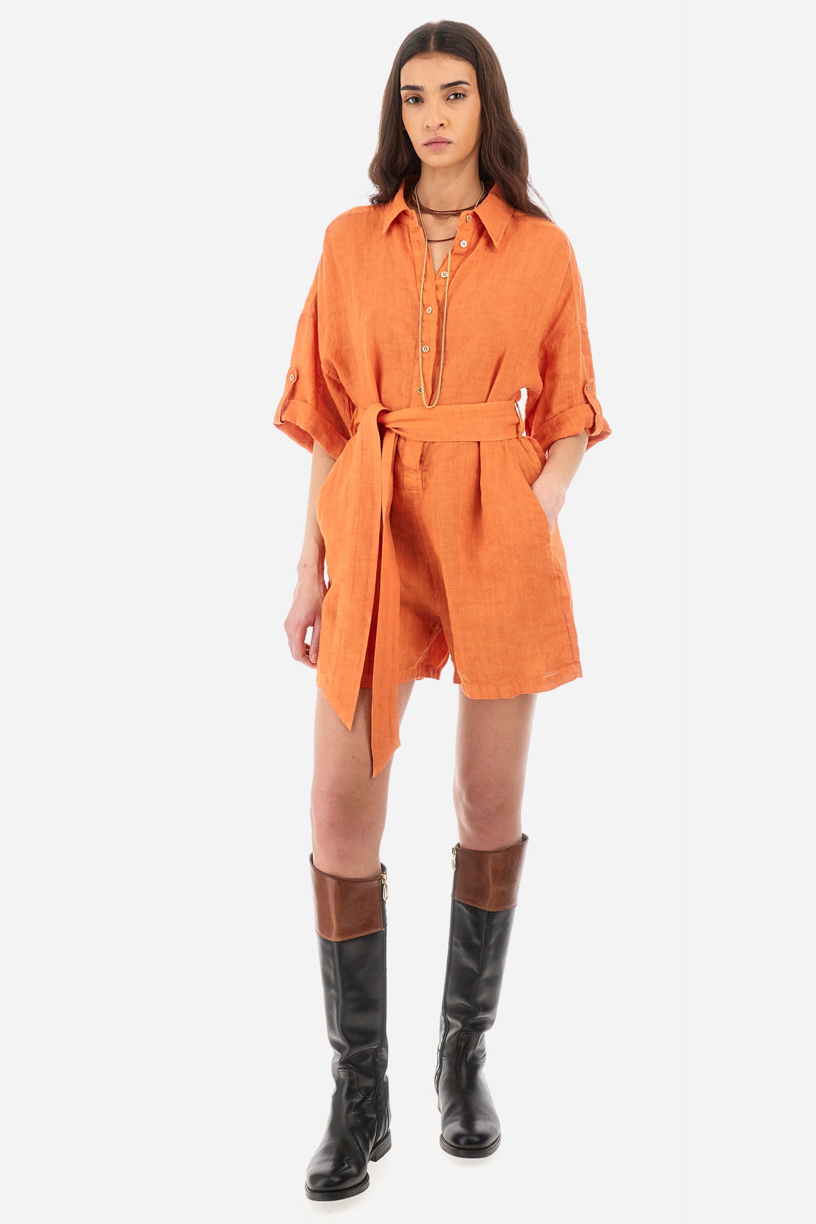 Women's one-piece playsuit with 3/4 sleeves with cuff and single-colour shorts. In 100% linen. French collar. With button fastening. Belt loops and fabric belt included. Featuring two front welt pockets and two back pockets. A logo and the lettering "La Martina" are embroidered on the back. The fit is regular. The model wears a size IT40. - Celosia Orange