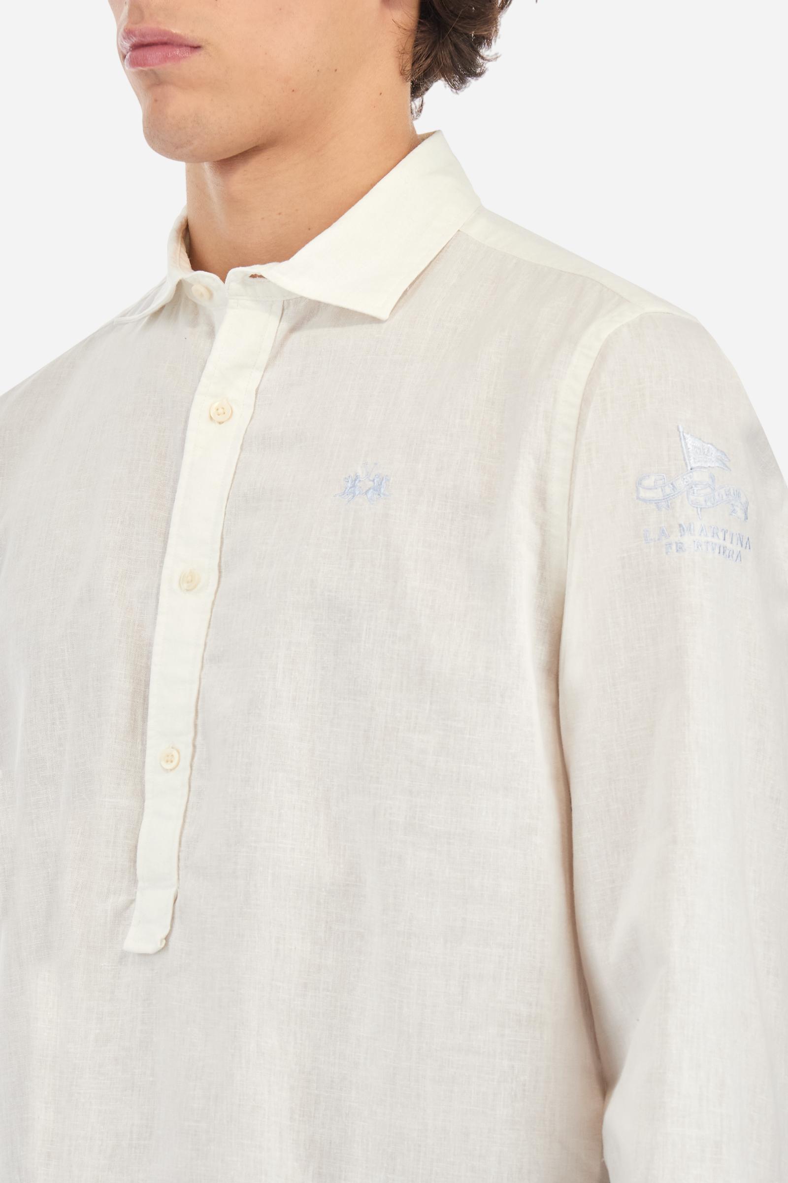 Men's plain long-sleeved shirt, made from luxurious cotton and linen canvas. The spread collar and the opening, which reaches the waist, are closed with 4 buttons. The left bicep is embellished with embroidered graphics depicting lettering, crests and numbers, created using contrasting thread. The logo is embroidered in contrasting thread on the left side of the chest. The regular fit offers a refined and comfortable look. The model is wearing a size L. - Optic White
