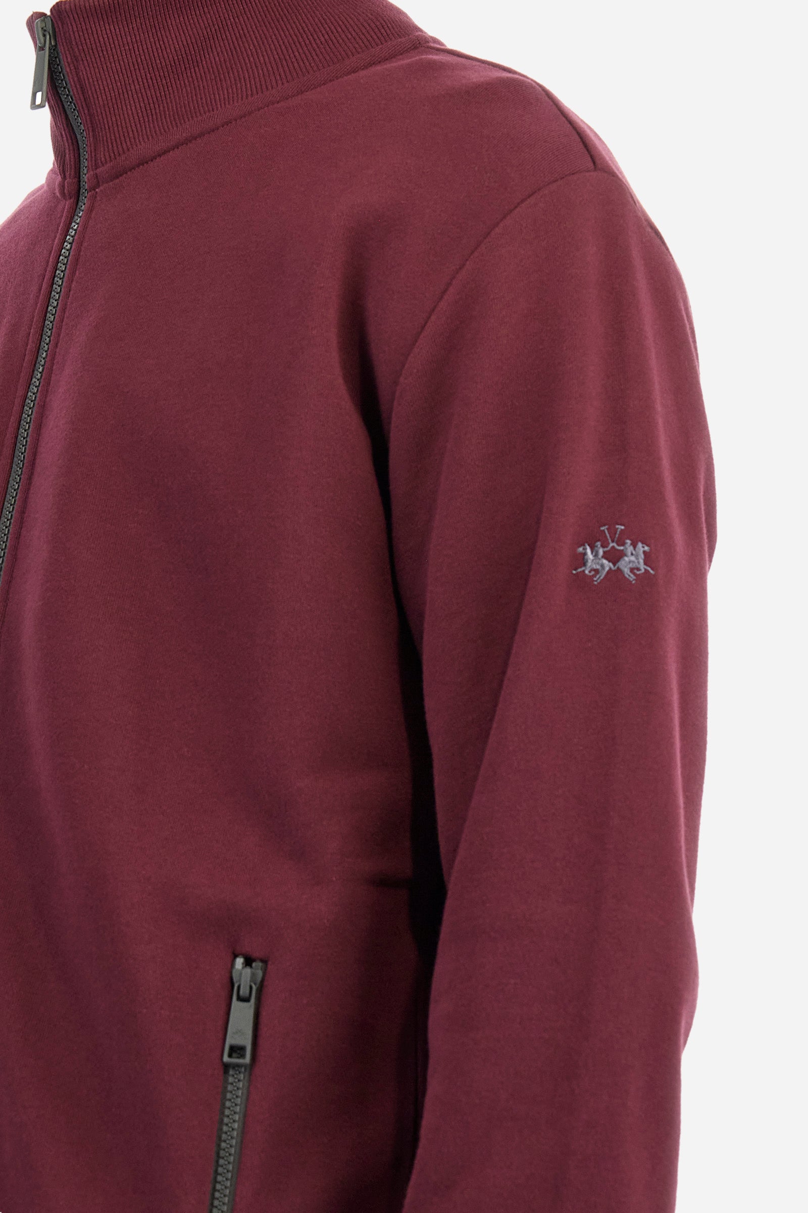 Men's plain long-sleeved sweatshirt with a contrasting full-zip fastening, made from 100% cotton. High neck. Double front pocket with a zip fastening. Ribbed hem, collar and cuffs. The logo is embroidered on one of the sleeves. Regular fit. The model is wearing a size L. - Port Royale