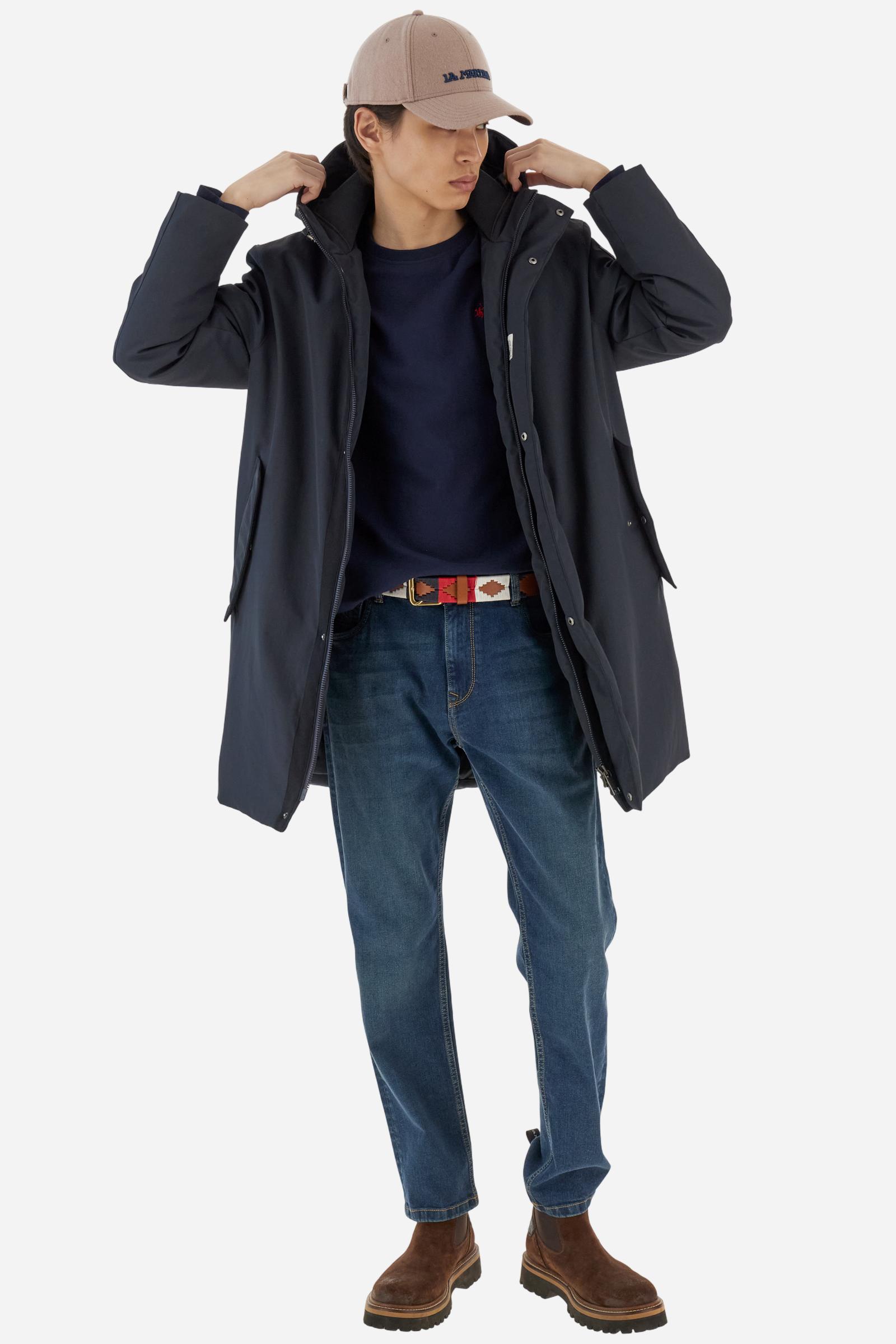 Mid-length down jacket in nylon taslan with adjustable hood. Clean, regular fit – perfect for the cold season. - Navy