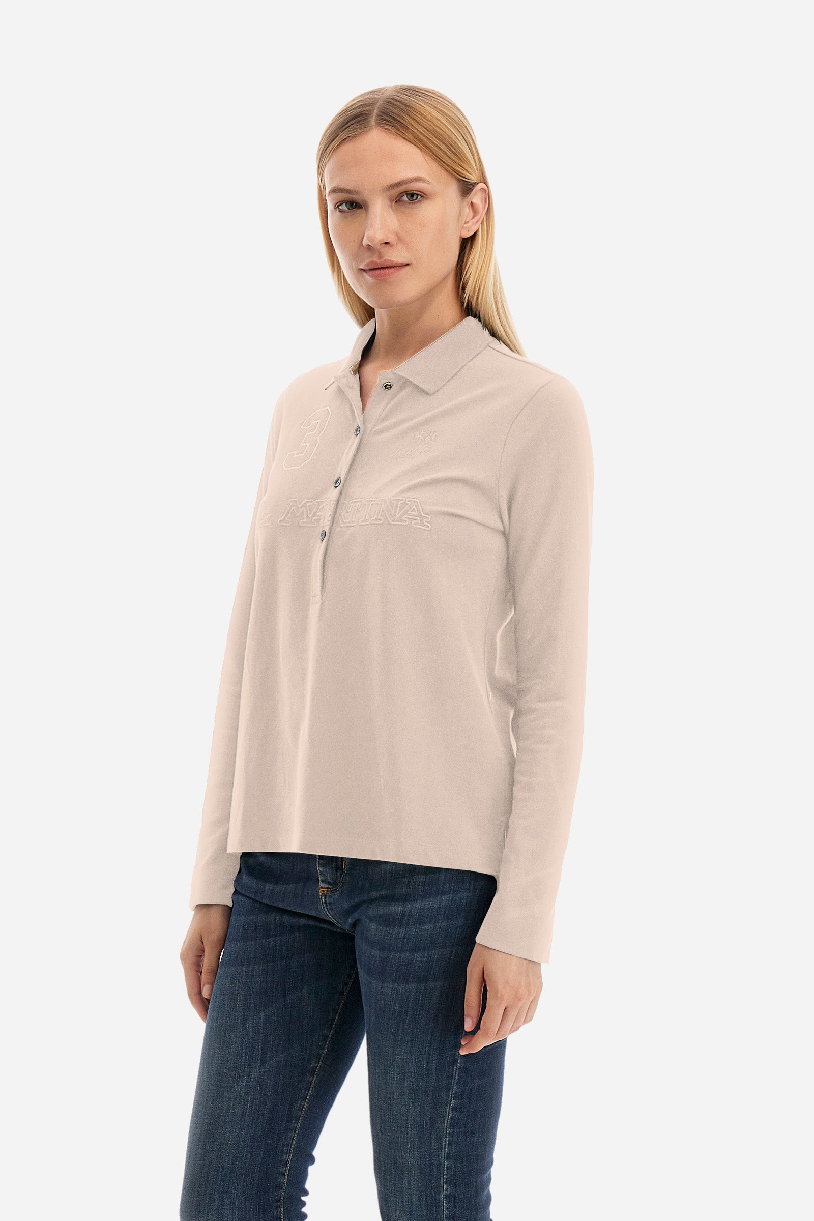 This women's polo shirt from the Timeless line is made of stretch cotton and has a regular fit. Available in a wide range of colours, it is perfect for those looking for a simple but quality garment. The solid colour and the embossed print of the La Martina logo on the front, together with the number 3, make it an elegant and unique garment. The classic 4-button collar completes the ideal look for a casual or sporty outfit. The model is 174 cm tall and wears a size 2. - Tillandsia Purple