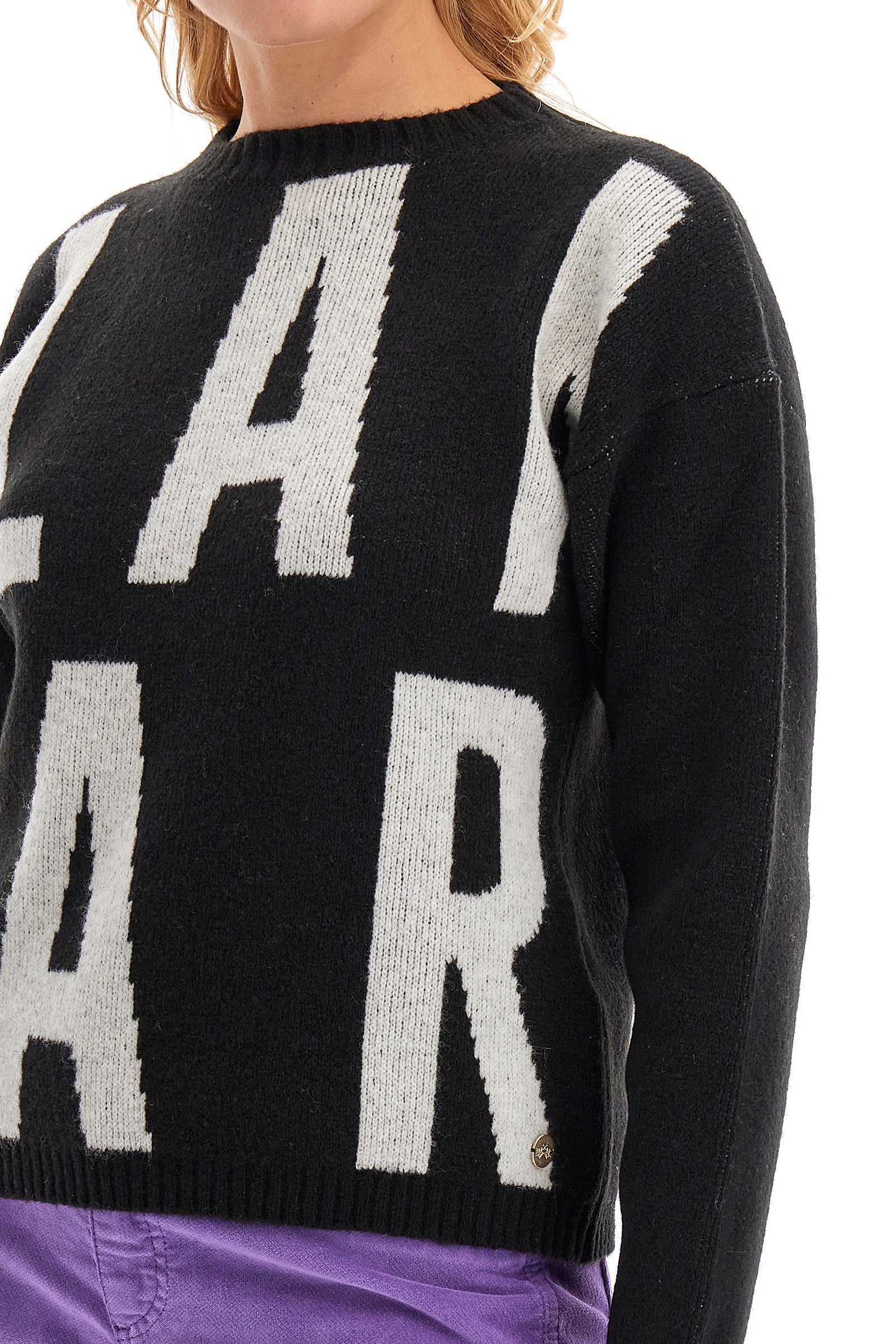 Women's long-sleeved crew-neck top in a wool blend from the Jet Set line featuring a regular fit to ensure a comfortable adherence to the body. The garment features La Martina print with large lettering that gives the design a distinctive touch. The choice of wool blend fabric makes the garment soft to the touch and comfortable to wear. An essential garment for a casual and trendy look, ideal for women who love comfort without sacrificing style. The model is 174 cm tall and wears a size 2. - Black/OffWhite