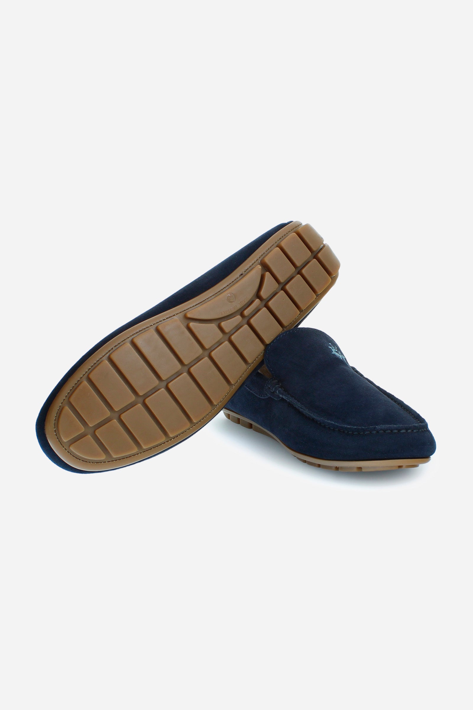 Men's loafers in soft suede for the summer season. Made using the tubular technique to give the model softness and flexibility. The full-colour suede is delicately punctuated by the embroidery of the logo in a contrasting colour on the faceplate and the hand-stitched ends of the faceplate. For both leisure and informal occasions, helping to create a sporty yet refined look. - BLUE