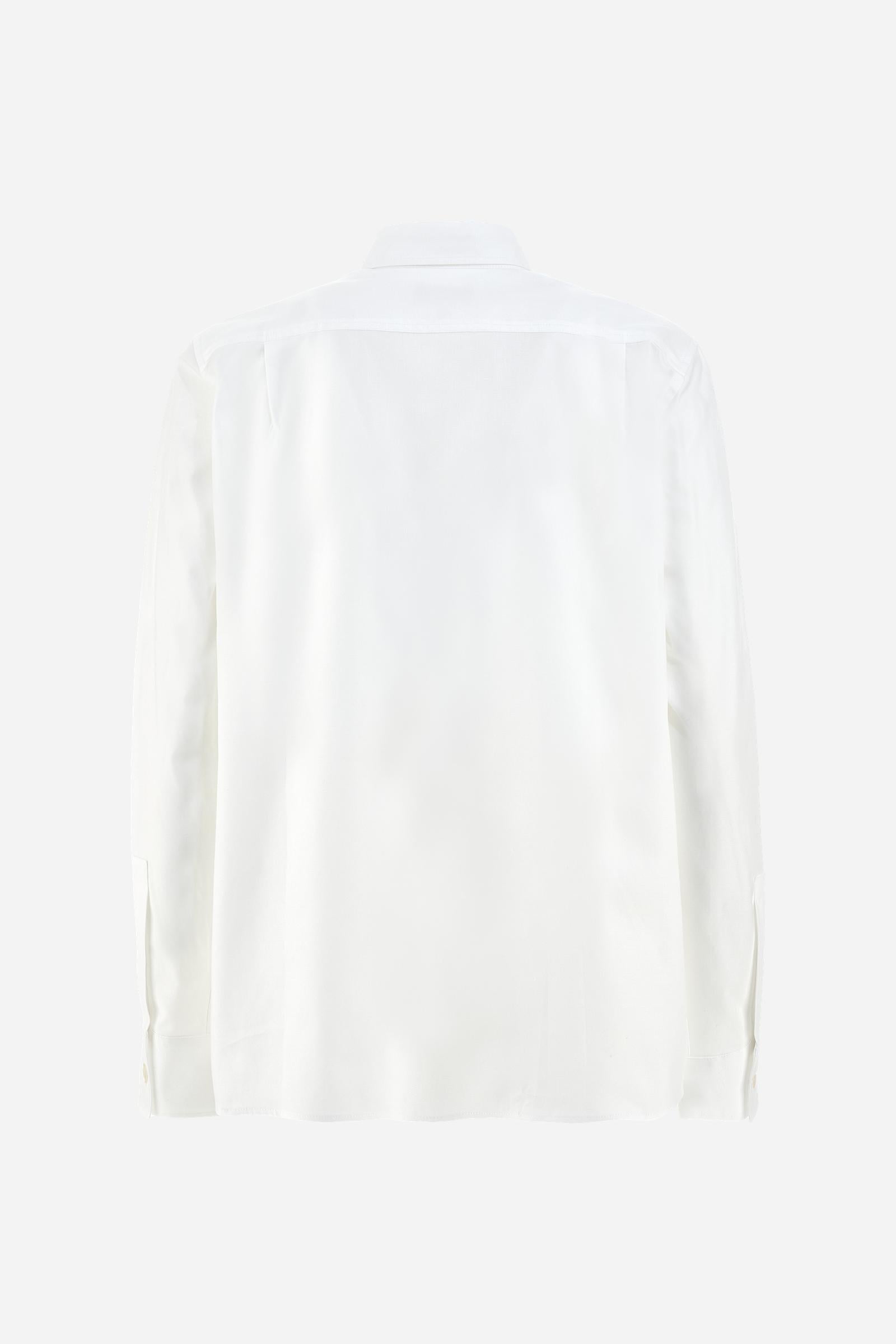 Women's long-sleeved solid colour shirt in Oxford cotton. Button-down collar. The logo is embroidered on the chest in contrasting thread. Regular fit. The model is wearing a size 2. - Optic White