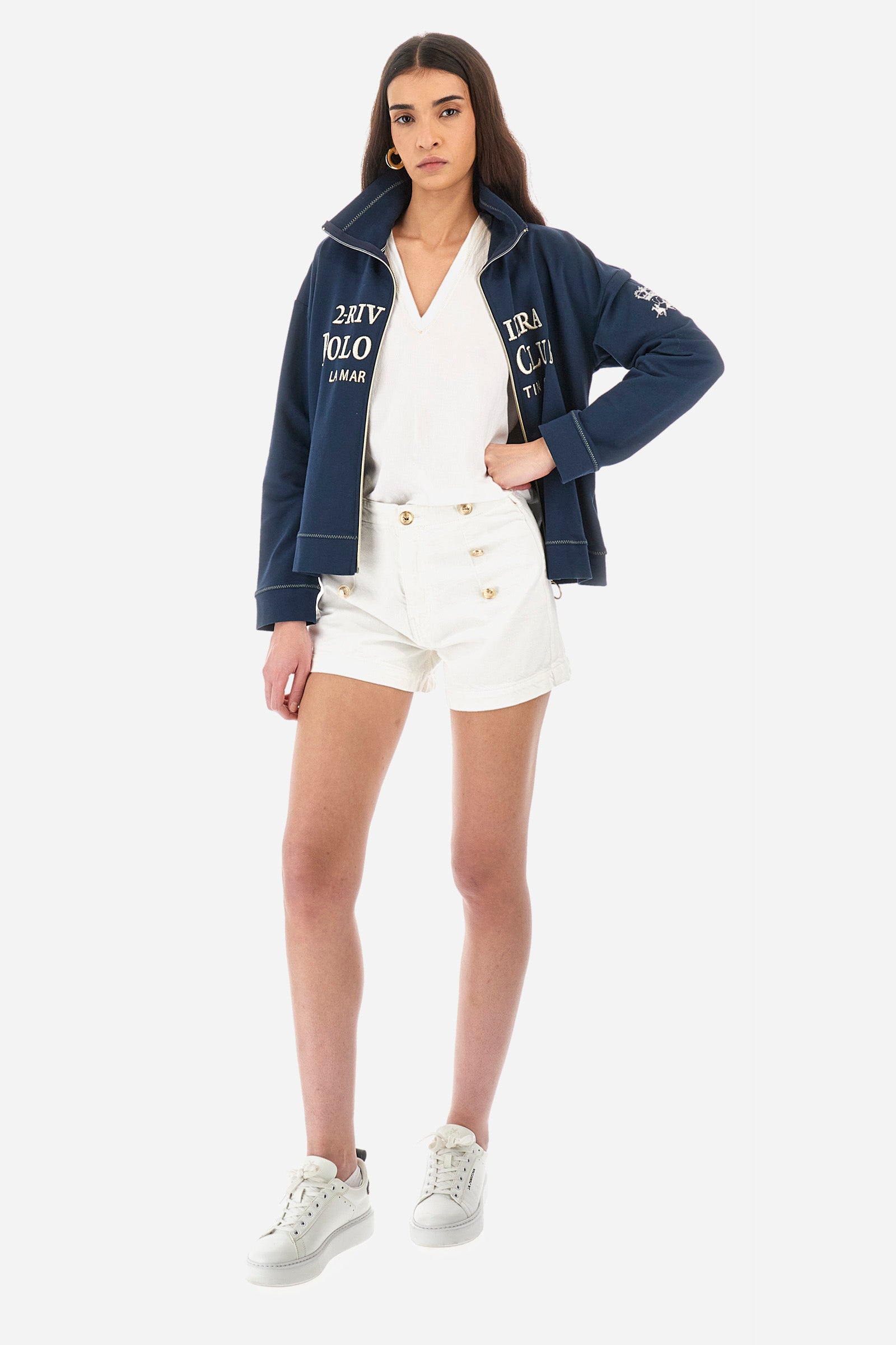 Women's single-coloured Bermuda shorts made of 100% cotton. With belt loops, zip and button fastening. Two rows of decorative buttons on the front. Two open back pockets. The logo can be found on a metal plate sewn onto a pocket. The fit is regular. The model wears a size 27. - Optic White