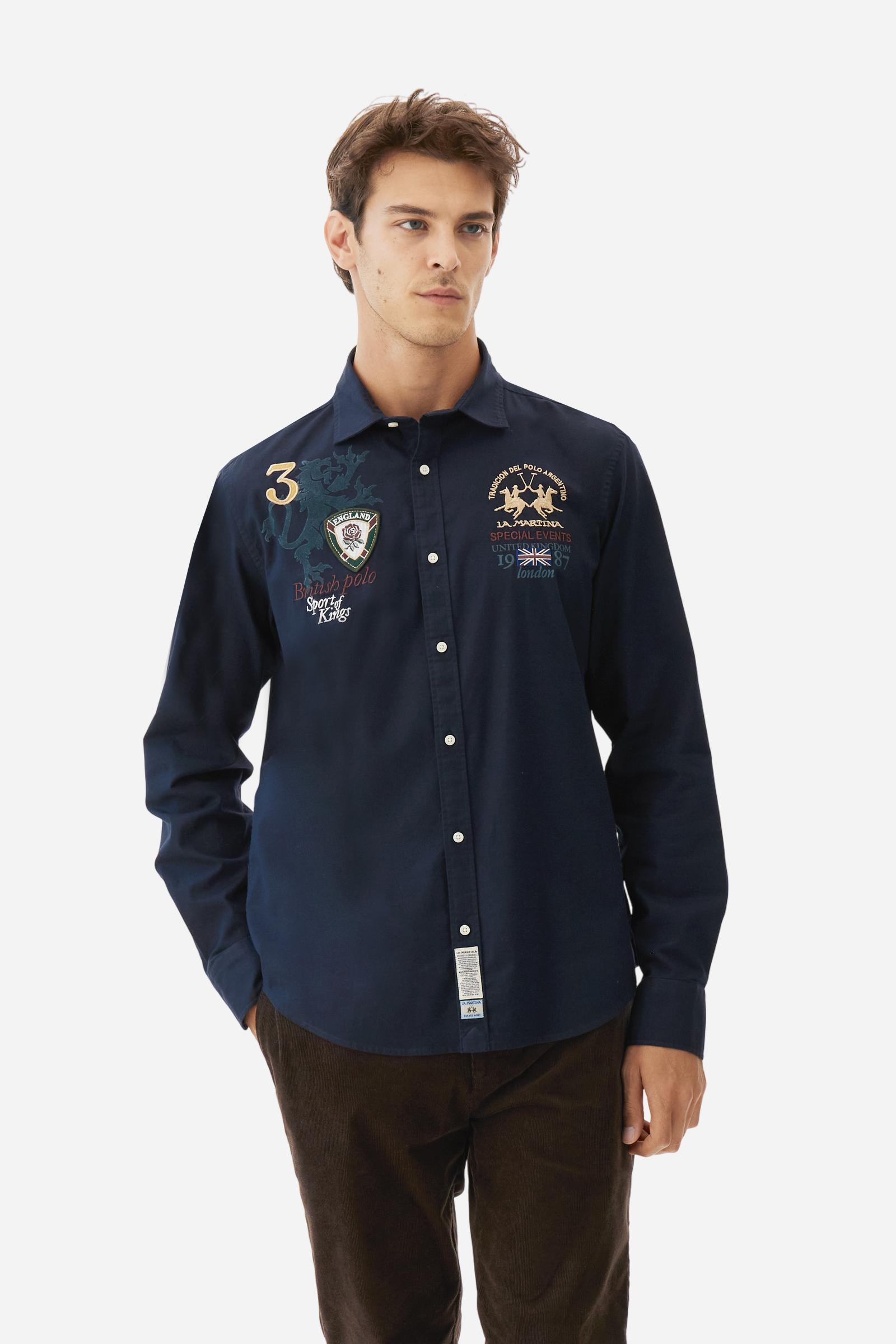 Classic men's long-sleeved shirt in stretch cotton Oxford, solid colour. Finished with a French collar and interior regimental-pattern fabric details. Chest features multicolour prints and embroideries inspired by British Polo, including the large team logo embroidered in contrast. Regular fit ensuring comfort and enhancing any physique. Model wears size L. - Navy