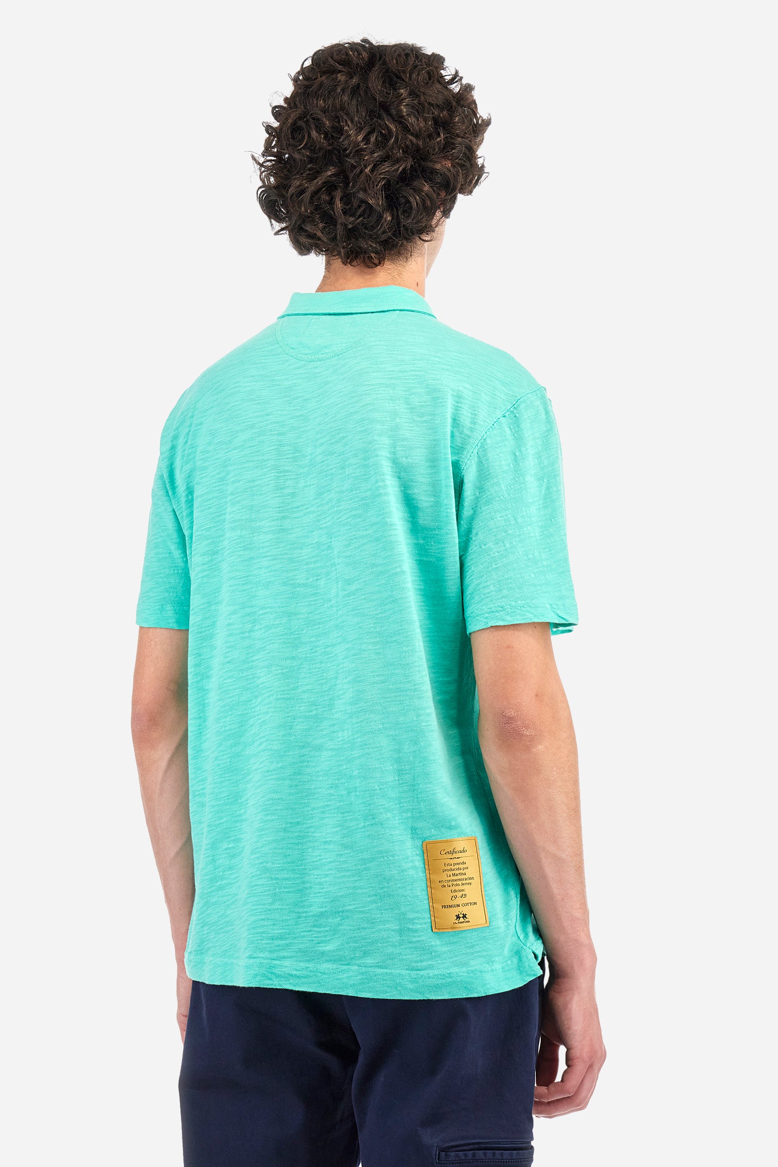Iconic Polo 19-42 from La Martina. Single-coloured short-sleeved men's polo shirt made from 100% slub jersey. Featuring a regular fit, it has a collar and a double button fastening. The institutional logo is embroidered on the front. A patch representing the line is sewn on the back. Each polo comes in an exclusive envelope with a logo and is accompanied by a guarantee certificate. The fit is regular. The model wears a size L. - Florida Keys