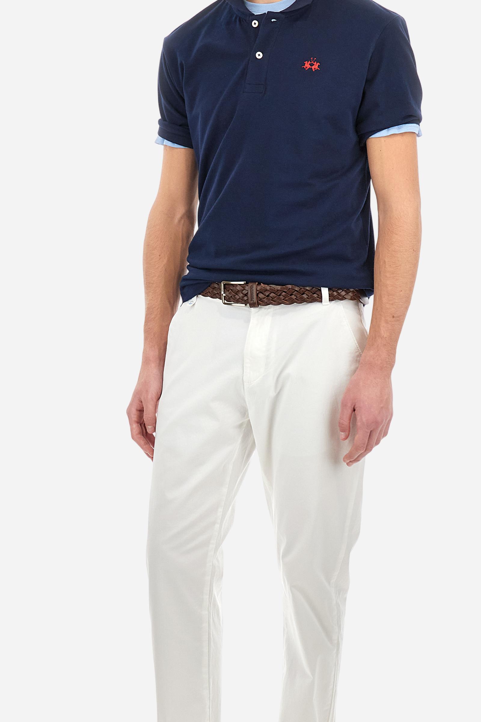 Men's T-shirt with plain sleeves, made of slub jersey. Ribbed crew neck. The graphic on the chest is a multicoloured rubberised print. The dotted effect is also a slightly raised embroidery effect print. The logo is printed on the front. Regular fit. The model is wearing a size L. - Vista Blue