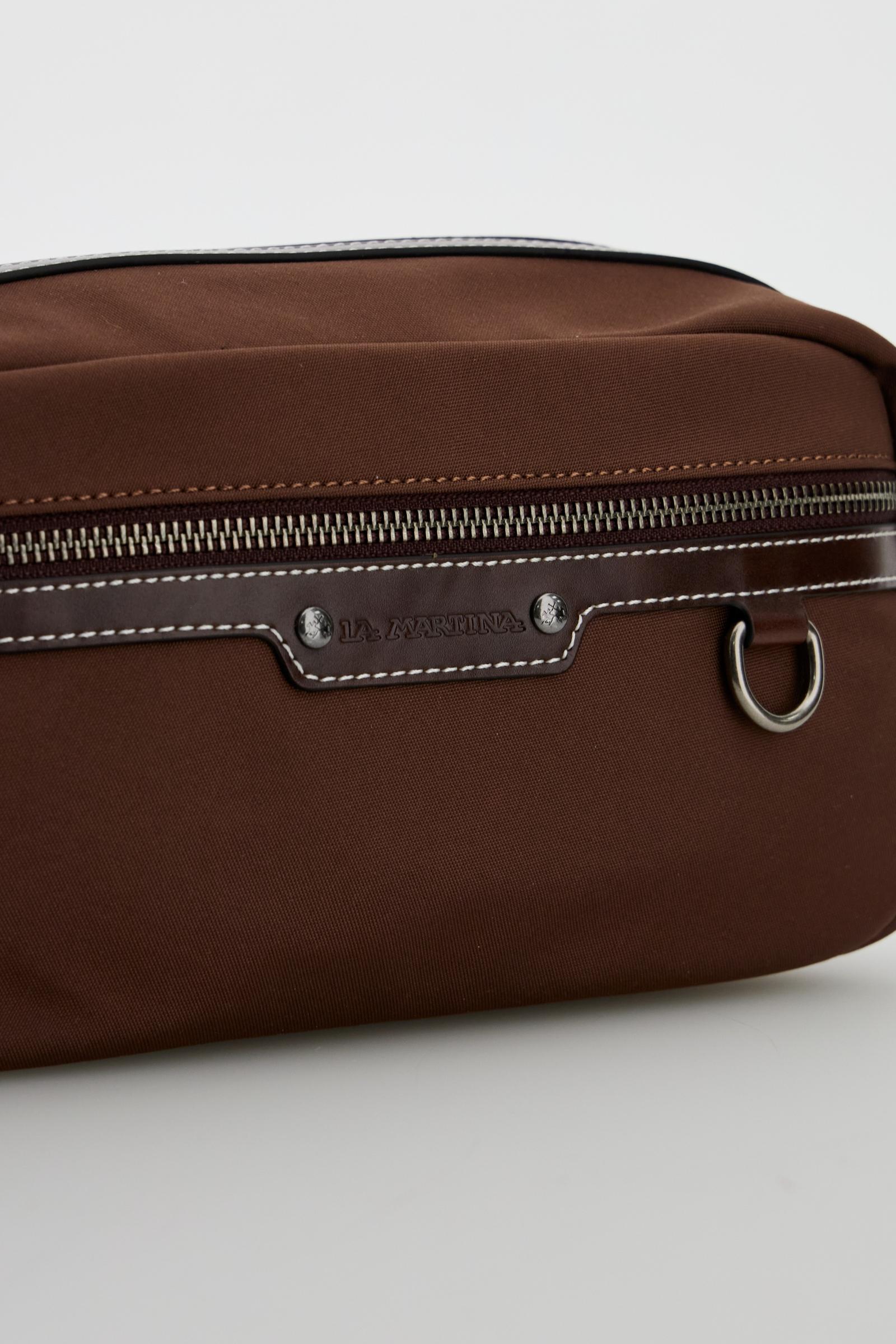 Travel case in matte technical canvas with eco-leather details, double zip compartment and maxi logo on the front. - Tobacco / Sienna