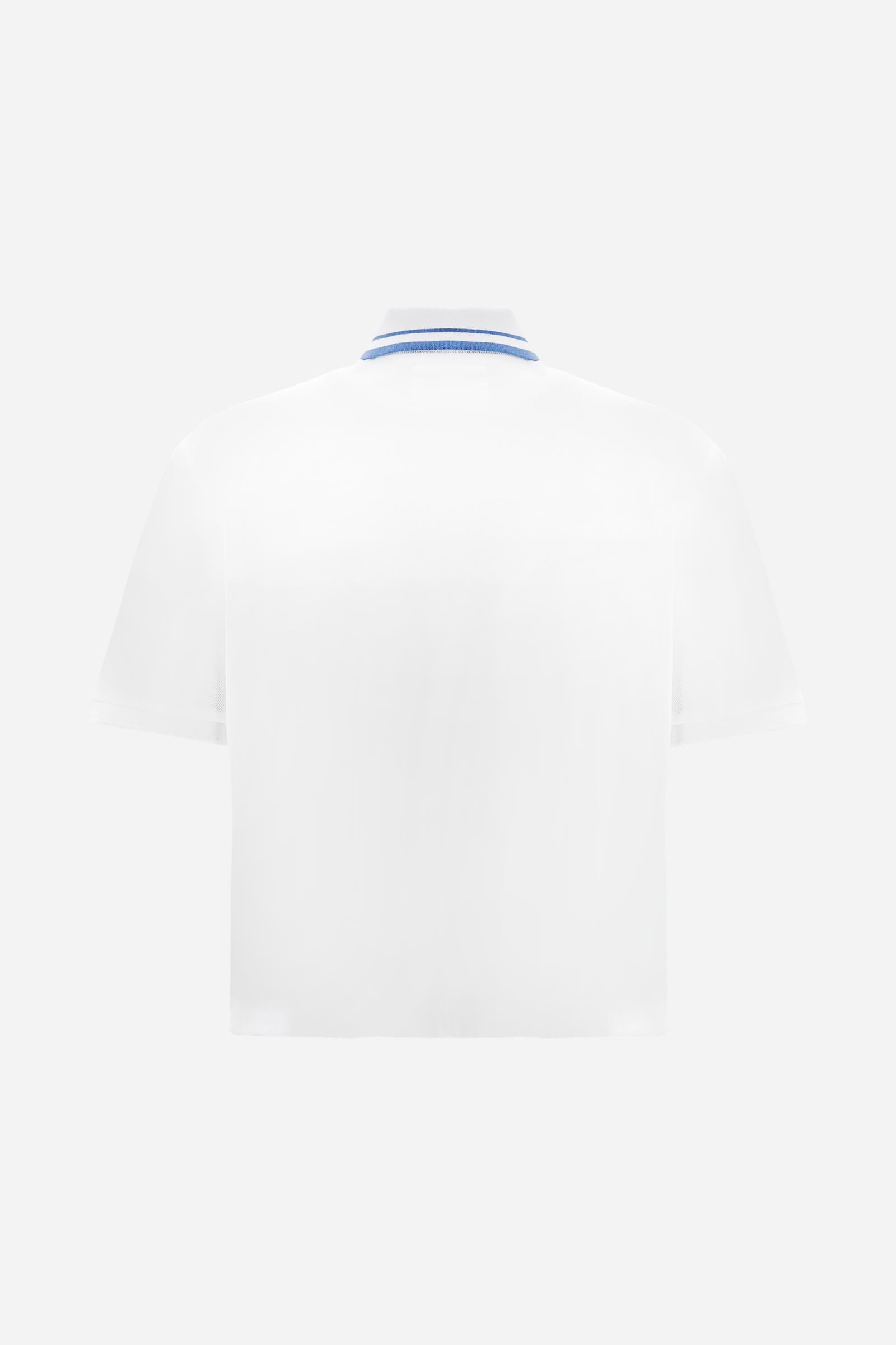 Women's short-sleeve polo shirt made from 100% cotton piqué fabric in solid color. The model features a front opening with customized buttons and a contrasting inner placket. The ribbed collar is two-tone with a striped detail creating a positive/negative color effect between the upper and lower parts. The modern fit features a slightly boxy cropped cut. The chest is decorated with a maxi 3D embroidered logo in contrasting color. The model is wearing size 2. - Optic White