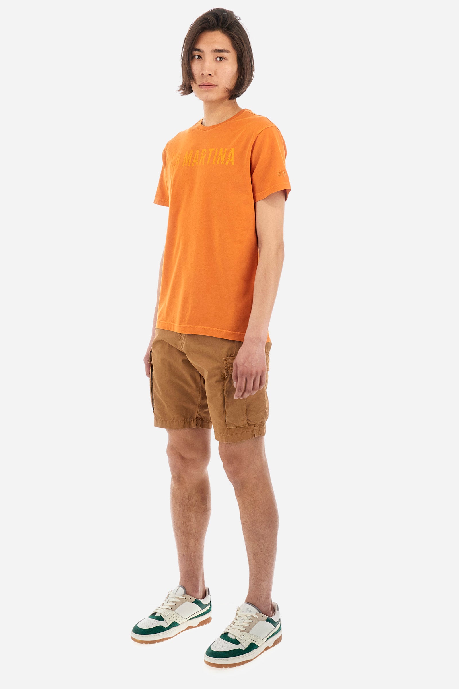 Men's short-sleeved T-shirt with a crew neck in a single colour. Made of 100% cotton. On the front we find the writing "La Martina". A small logo is embroidered tone-on-tone on one of the sleeves. Regular fit. The model wears a size L. - Marmelade