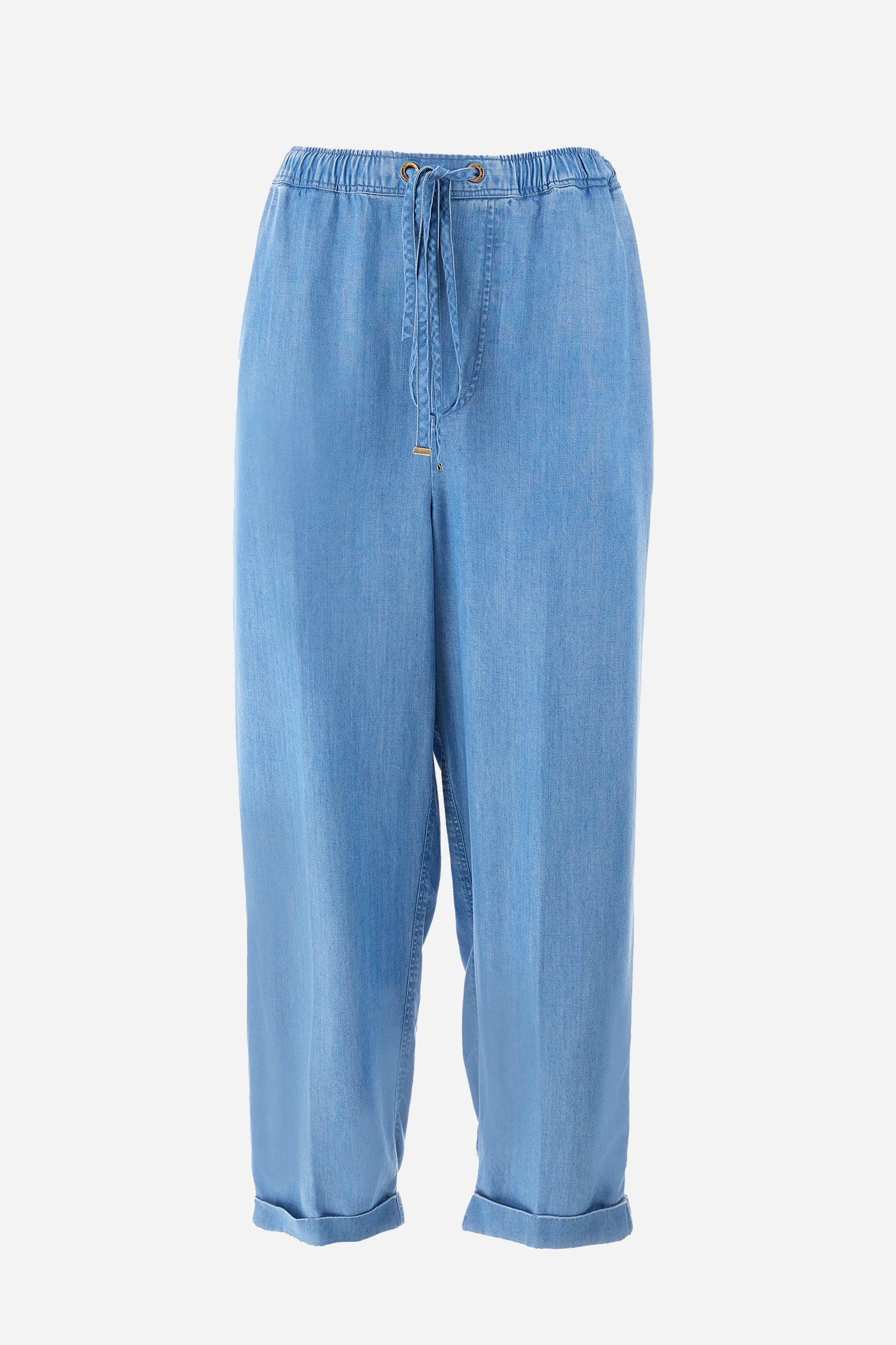 Women’s trousers in solid color, made of ecological lyocell denim fabric. Drawstring waist and laces to adjust the closure comfortably. Two front and two back pockets, all flush. The logo is present on a patch sewn on the back and on a metal plate on the front. The fit is regular. The model wears a size 2. - Medium Indigo Denim