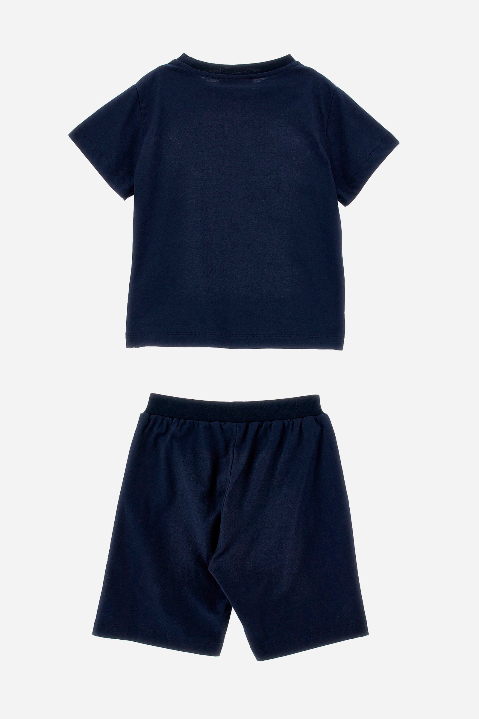 Boys' set consisting of a T-shirt and bermuda shorts, in a single colour. Made of high-quality certified organic cotton. Crew-neck T-shirt. Bermuda shorts with elasticated waist and two slanted pockets on the front. Contrasting details on both pieces. The rubber-printed logo is on the front. - Navy