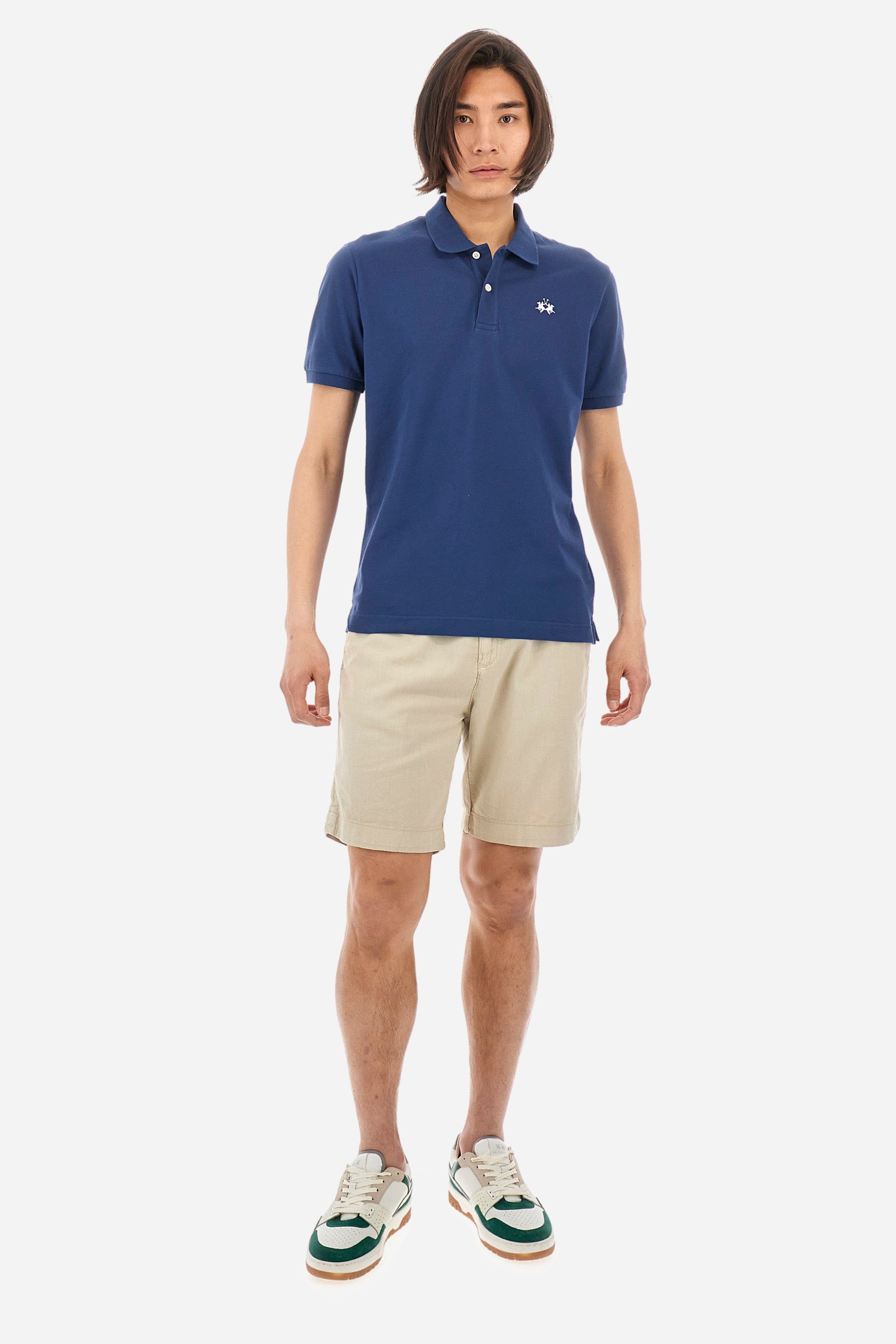 Men's plain-coloured, short-sleeved, regular-fit cotton polo shirt. Contrasting La Martina logo sewn onto the chest. This versatile garment goes perfectly with a pair of jeans from the collection. - Ensign Blue