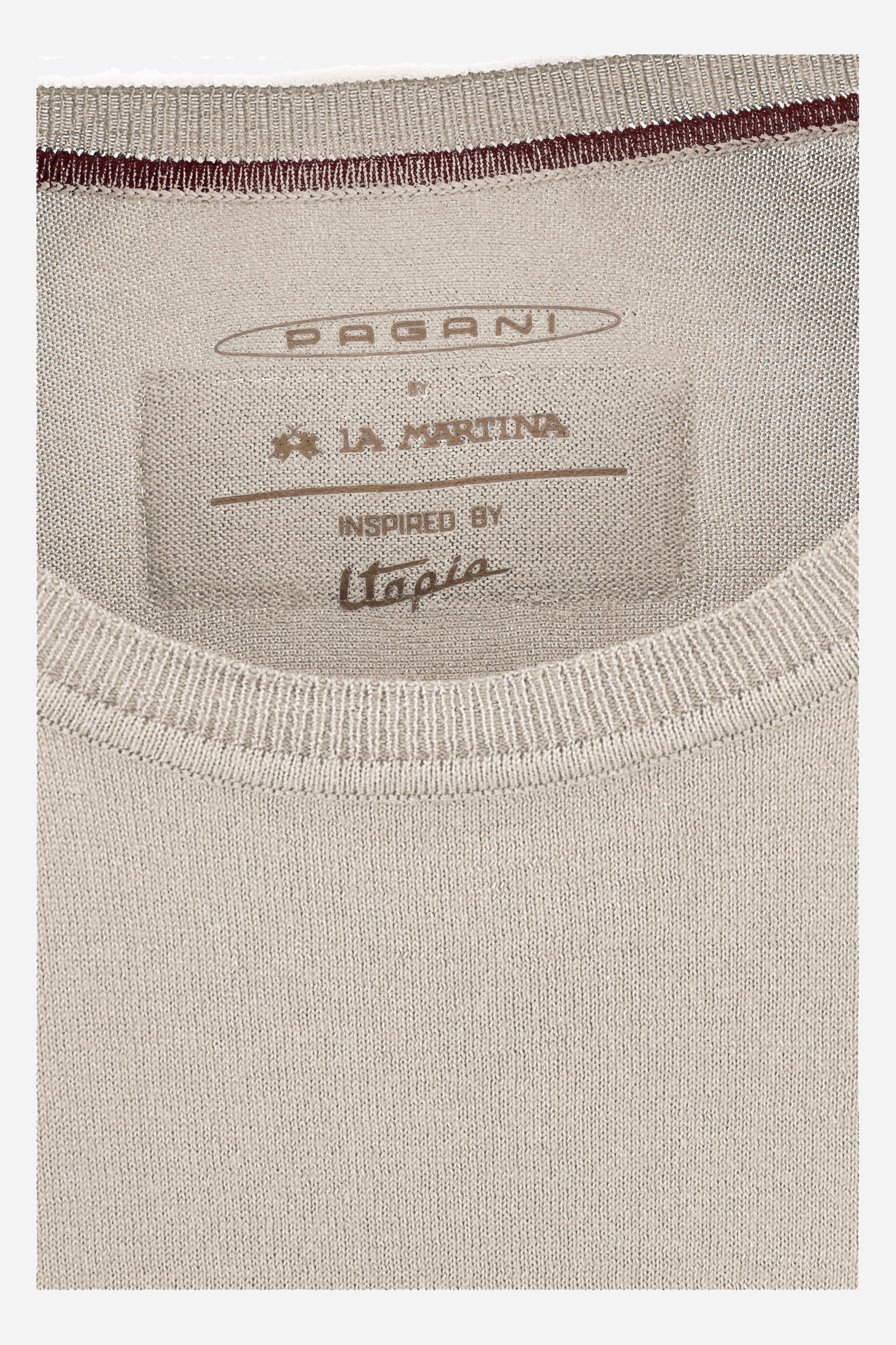 Men’s short-sleeved solid color knitted t-shirt. In collaboration with Pagani, made of cotton yarn. Collar, armholes and ribbed hem. The logo, the writing "La Martina" and "Pagani" are present on the patch applied on the back, representative of the collaboration. Fit is regular. The model wears a size L. - Rainy Day