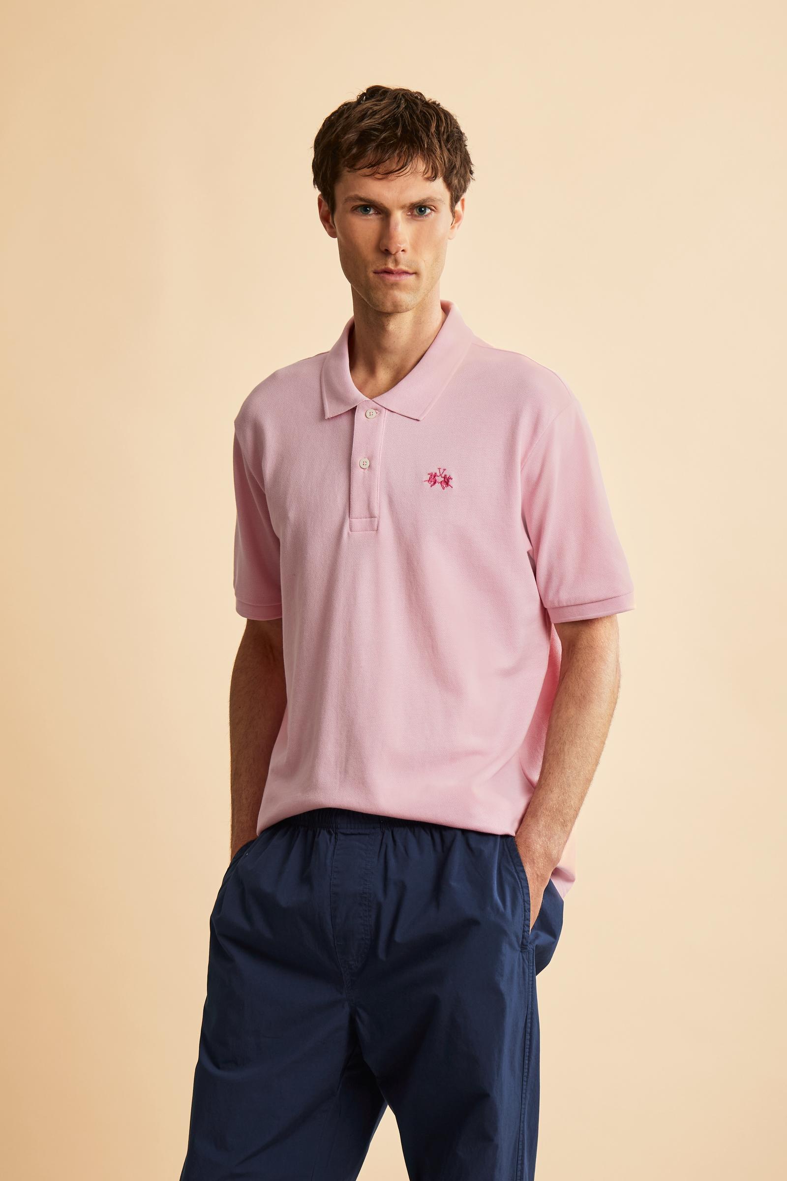 Men’s short sleeve cotton piqué polo shirt with regular fit, two-button placket and contrast brand logo. - FairTale