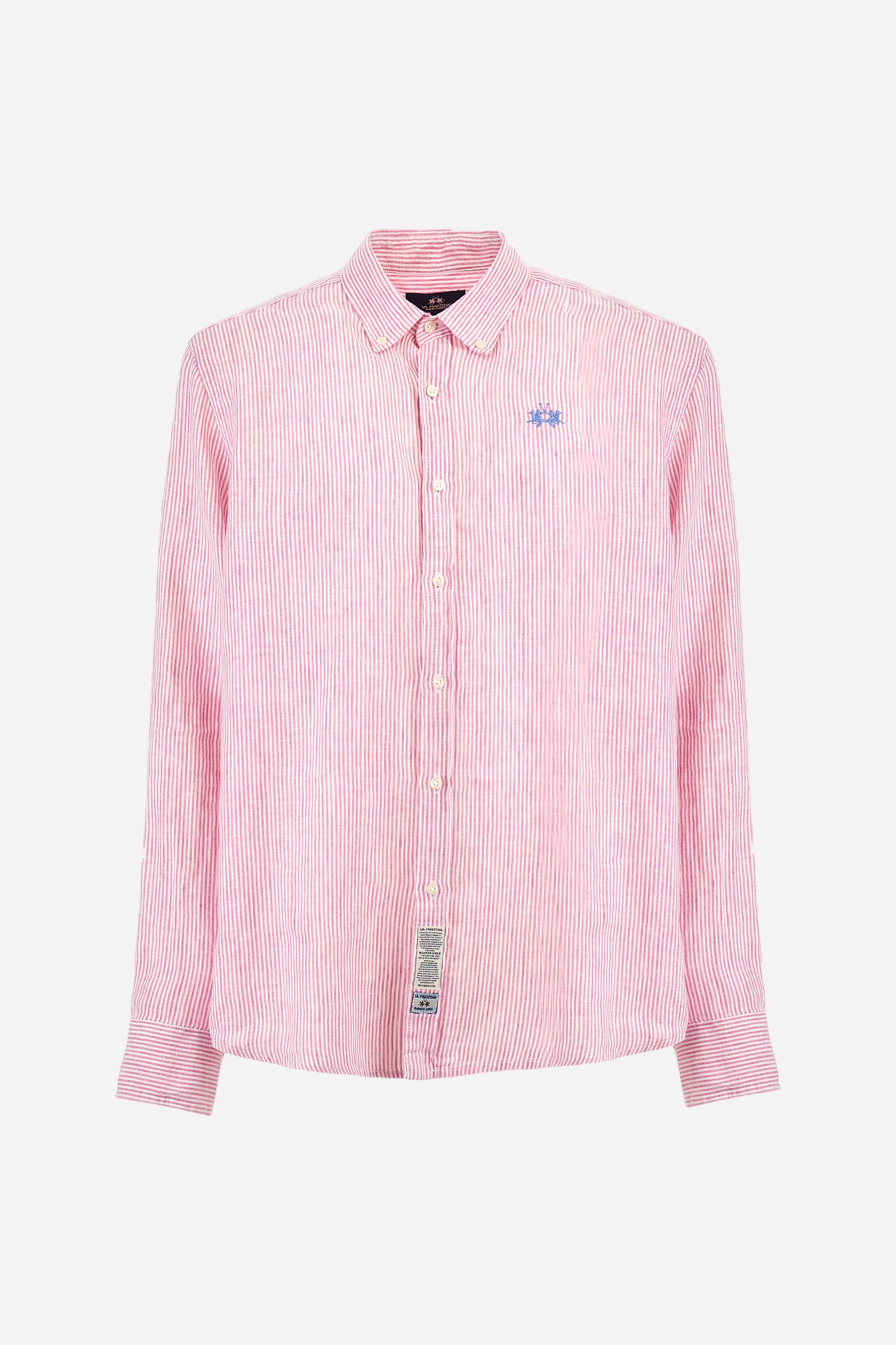 Men's long-sleeved striped shirt made of dual-tone 100% linen. Button-down collar. The logo is embroidered in a contrasting colour on the left side of the chest. Regular fit. The model is wearing a size L. - OpticWhite/PinkLady