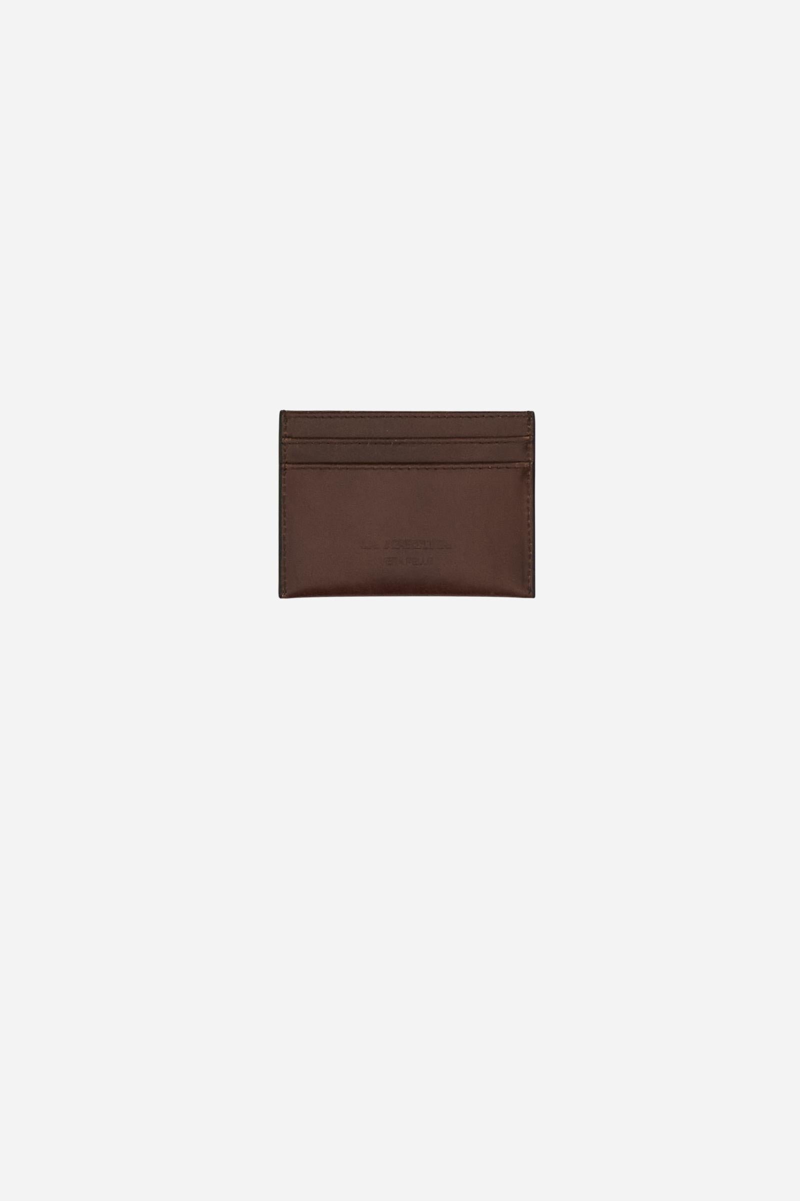 Men’s card holder wallet crafted from high-quality calfskin leather, featuring a minimalist and compact design. It includes card slots on both sides and a central open pocket, while a discreet branded metal tag enriches the lower front. Dimensions:20 x 2.5 x 11 - BROWN