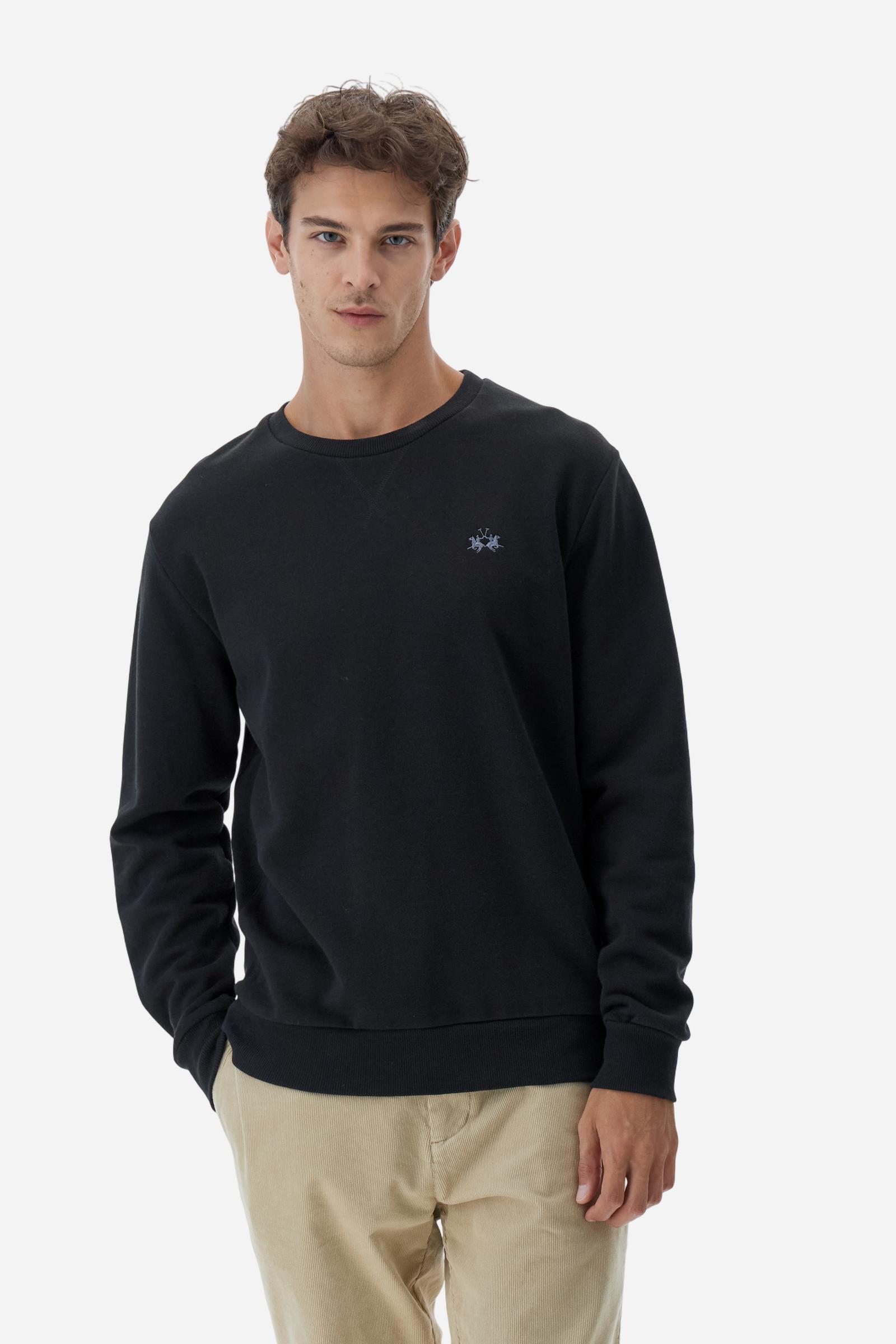 Men's long-sleeved round neck sweatshirt in 100% cotton fleece with a velvety feel. The collar, cuffs, waist and sides are in matching ribbed knit. The small brand logo is embroidered in contrasting colour on the chest. This essential piece has a regular fit for a timeless silhouette. The model is wearing a size L - Black