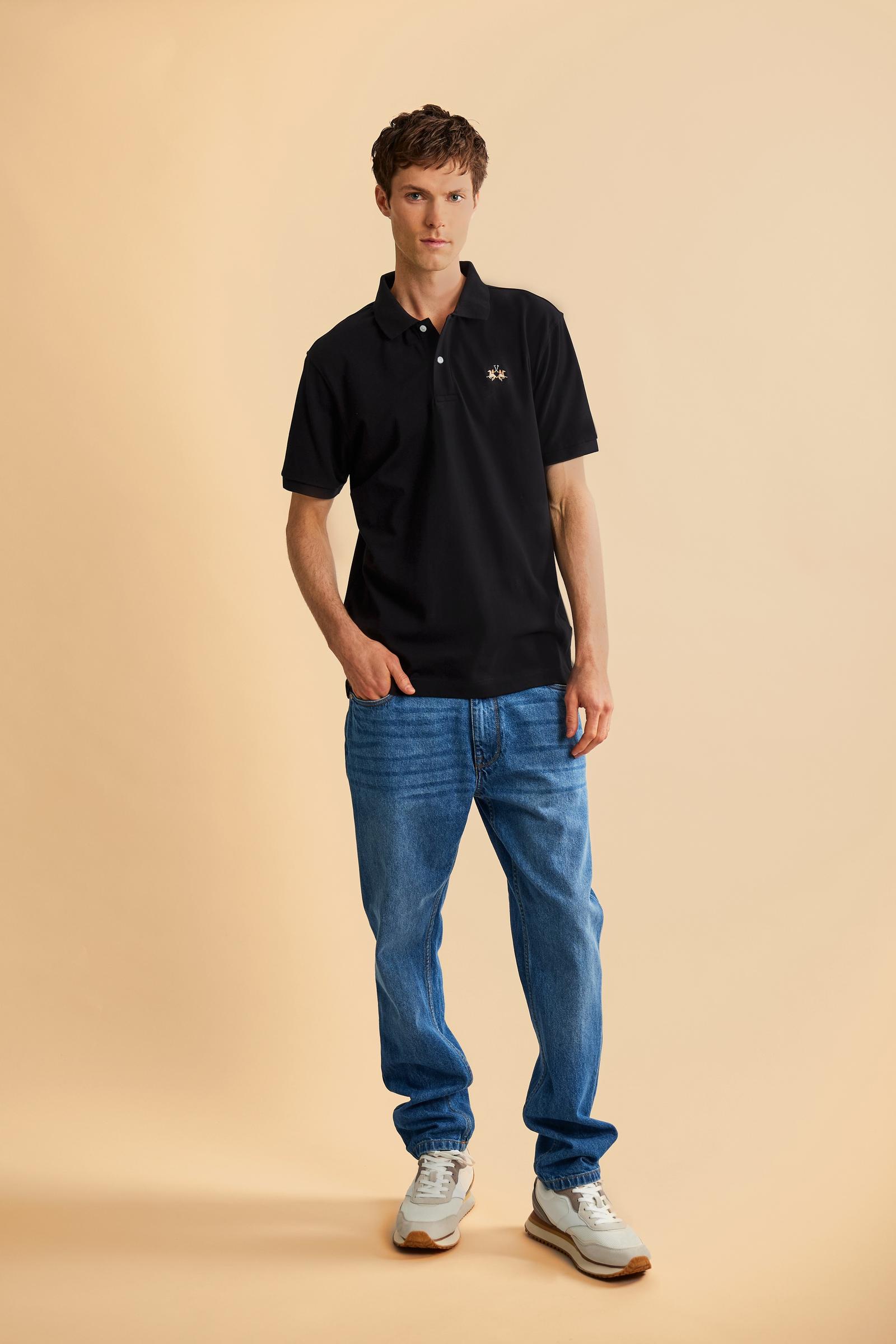 Men's short-sleeved cotton piqué polo shirt. Regular fit with fabric detail under the collar. - Black