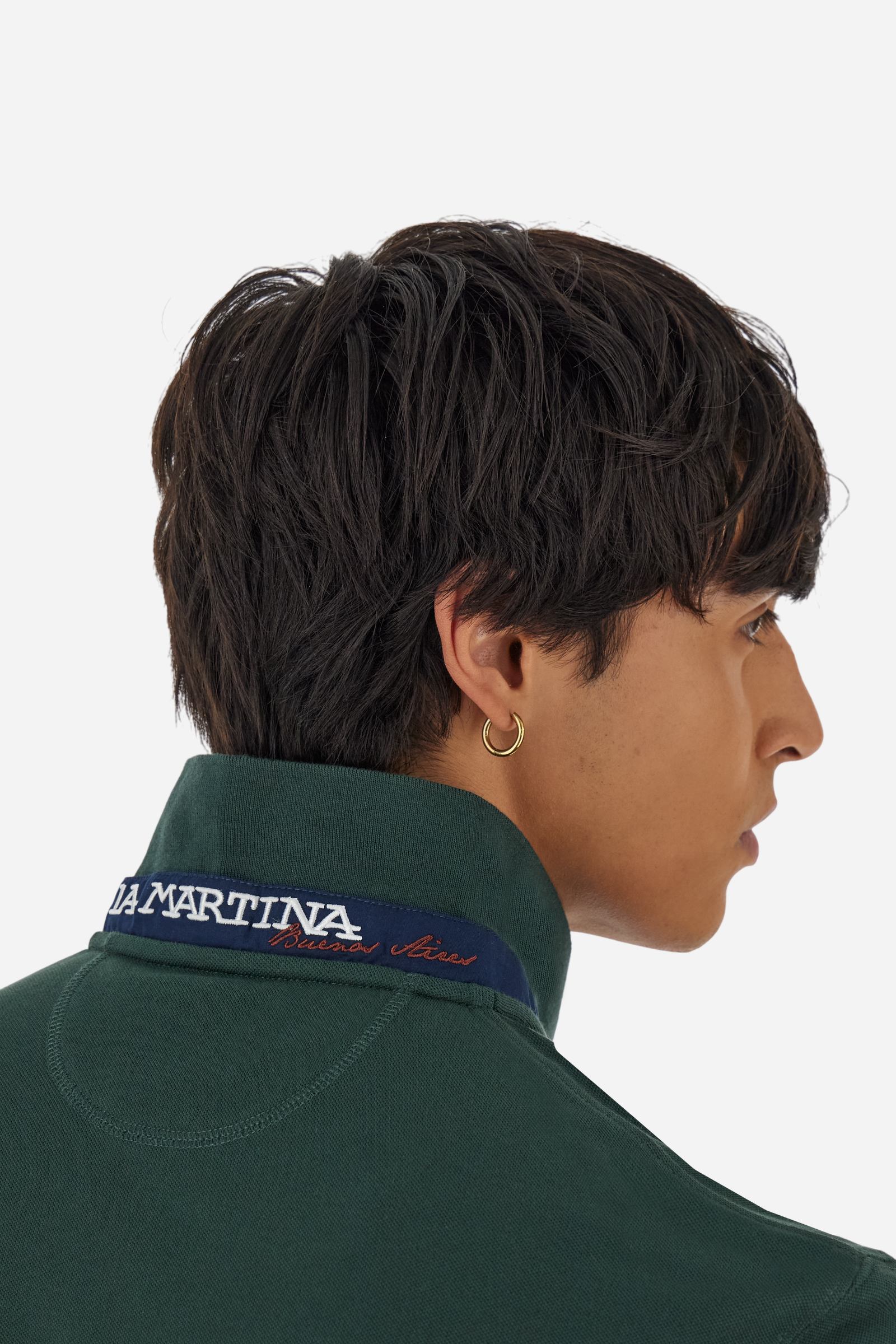 Men’s long-sleeve polo in high-quality stretch cotton piqué for comfort and flexibility. Tone-on-tone ribbed collar with contrast gabardine undercollar embroidered with the brand’s iconic lettering, revealed when the collar is lifted. Contrast embroidered logo on the chest. Slim fit, offering a modern silhouette that enhances the body while ensuring freedom of movement. Model wears size L. - Sycamore