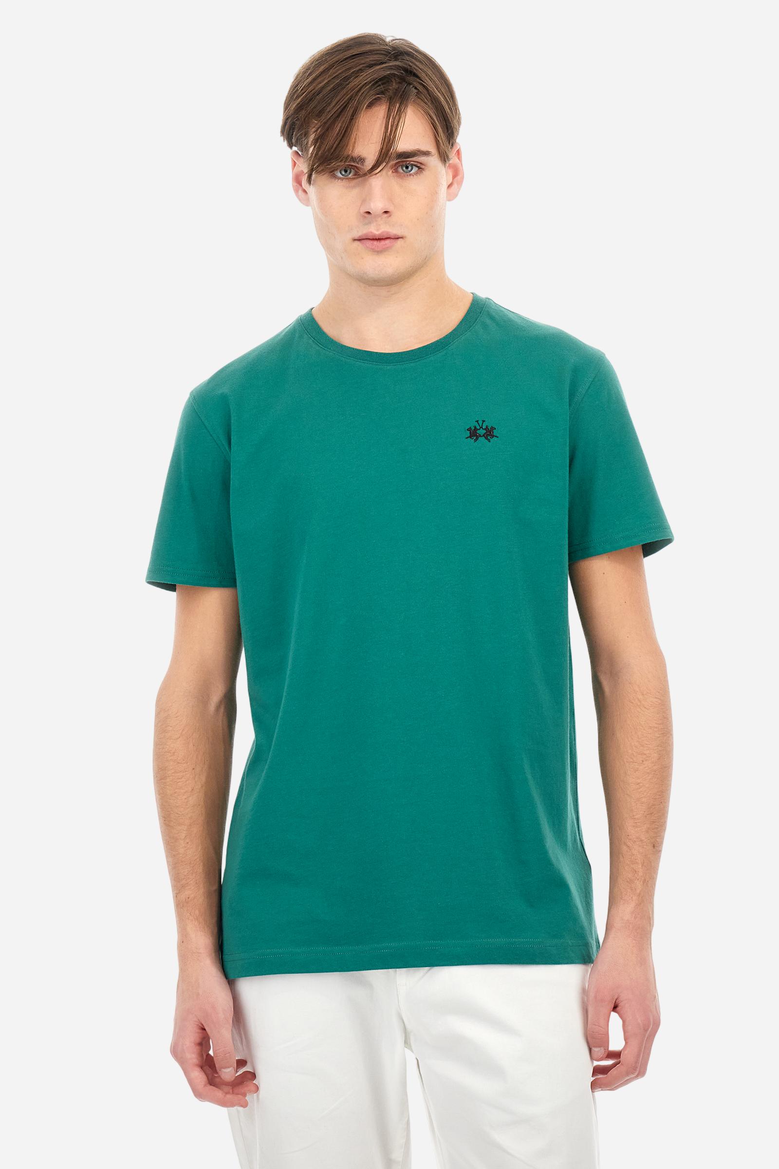 Men's short-sleeved crew-neck T-shirt in solid colour with embroidered logo in contrasting colour on the chest. Made of 100% cotton with a regular fit. It is perfect paired with Bermuda shorts or trousers for a casual and trendy look. Suitable for leisure time. The model is 187 cm tall and wears a size L. - Evergreen