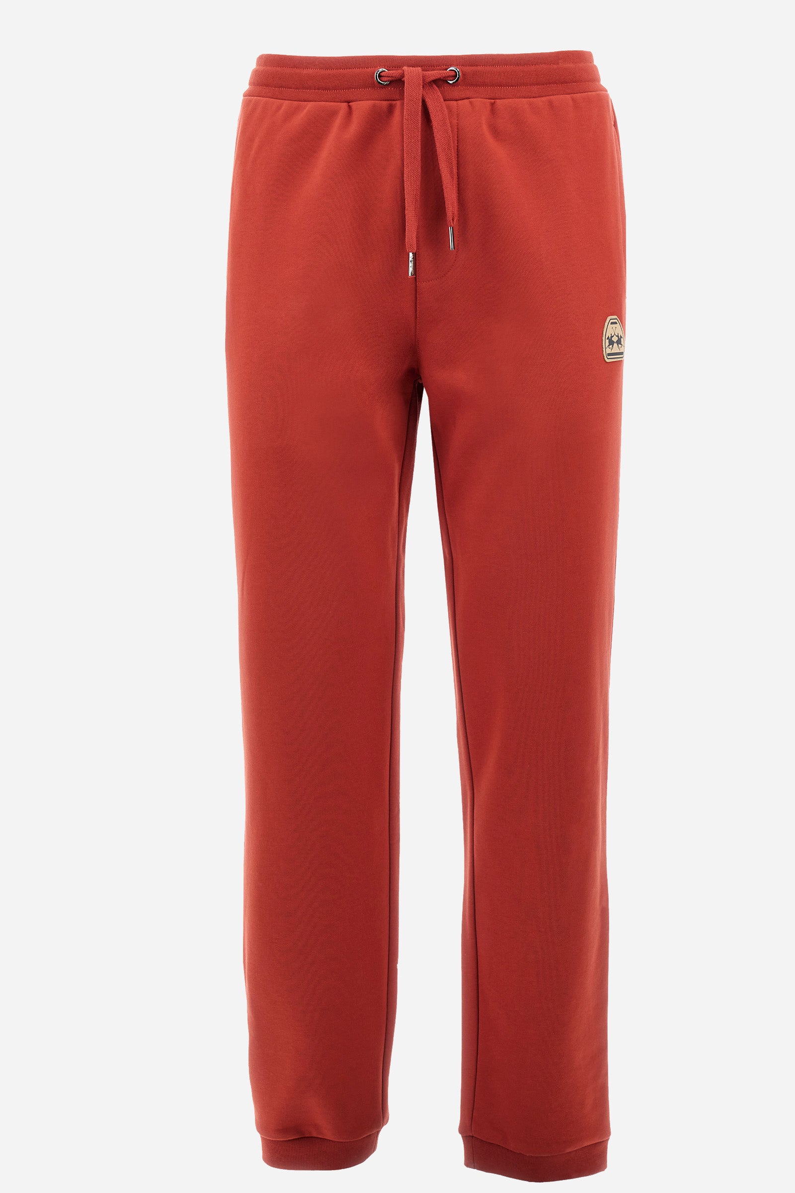 Men's single-colour jogging bottoms in a cotton sweat fabric from the Polo Academy line. With a drawstring waist and double front pocket. Another pocket is present on the back. The logo is present on a patch applied under one of the front pockets. The fit is regular. The model wears a size L. - Cinnabar