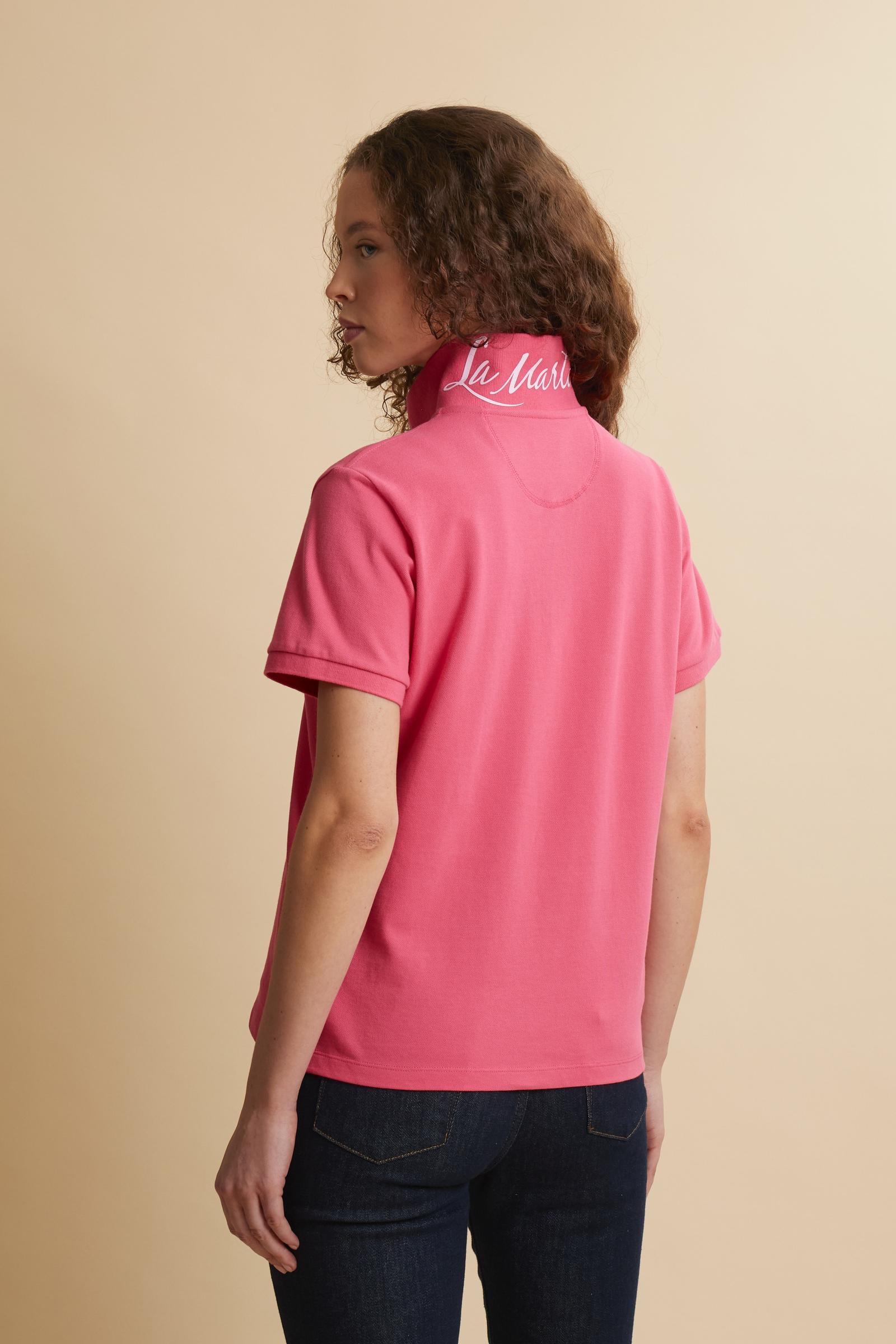 Women’s short-sleeve polo in stretch piqué. Updated regular fit for a more contemporary silhouette. Ribbed collar and cuffs in matching tone, small placket with custom buttons. Brand lettering printed in contrast under the collar and small embroidered logo on the chest. The model wears size 2. - Fandango Pink