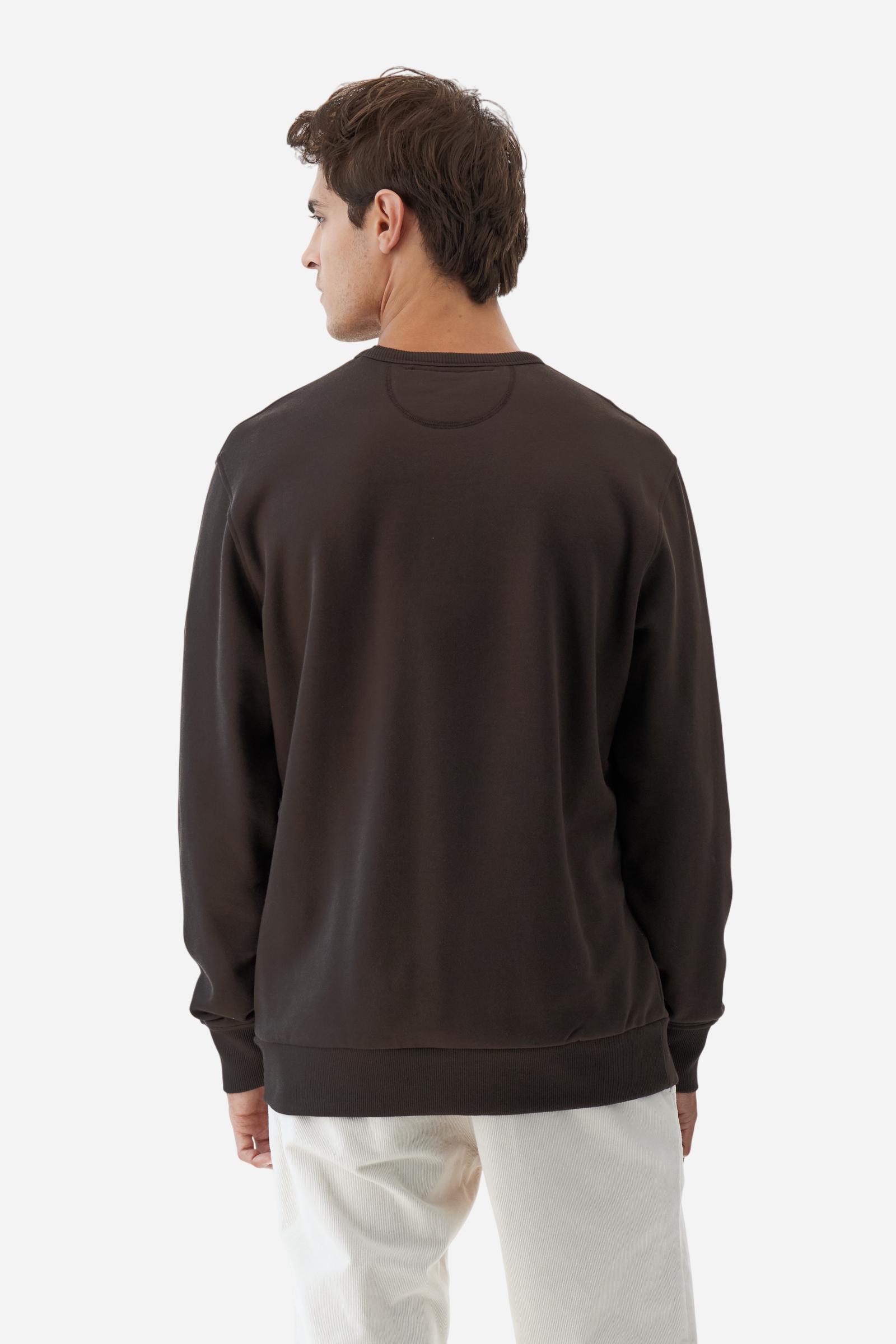 Men’s crew neck sweatshirt with long sleeves in soft, warm-feel fleece. Regular fit with ribbed trims and Windsor and Royal Polo graphics. - Java