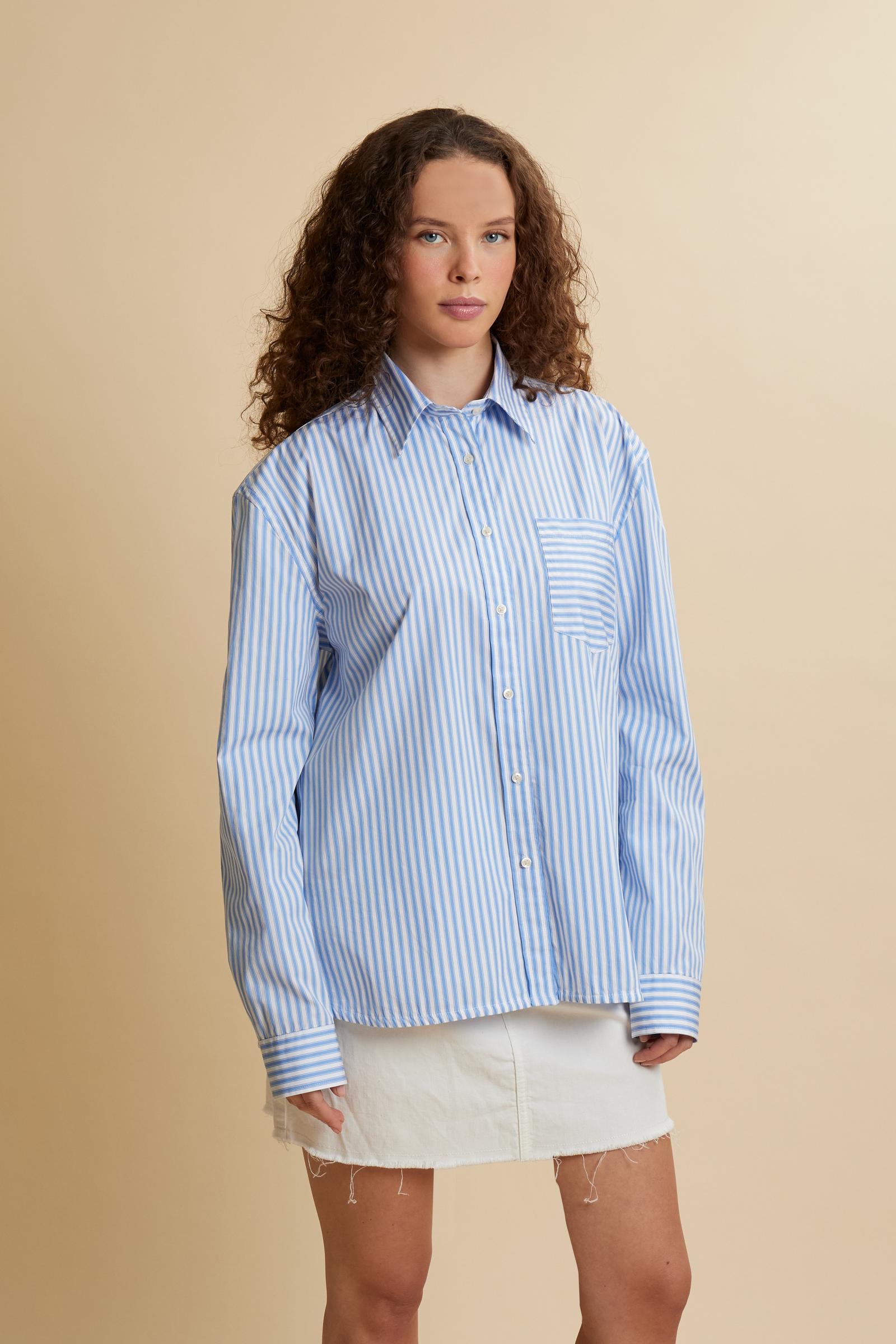 Women’s long-sleeve striped poplin shirt with a relaxed volume and dropped shoulders. Maxi contrasting embroidered logo on the back yoke. - Cornflower Blue/Op.W