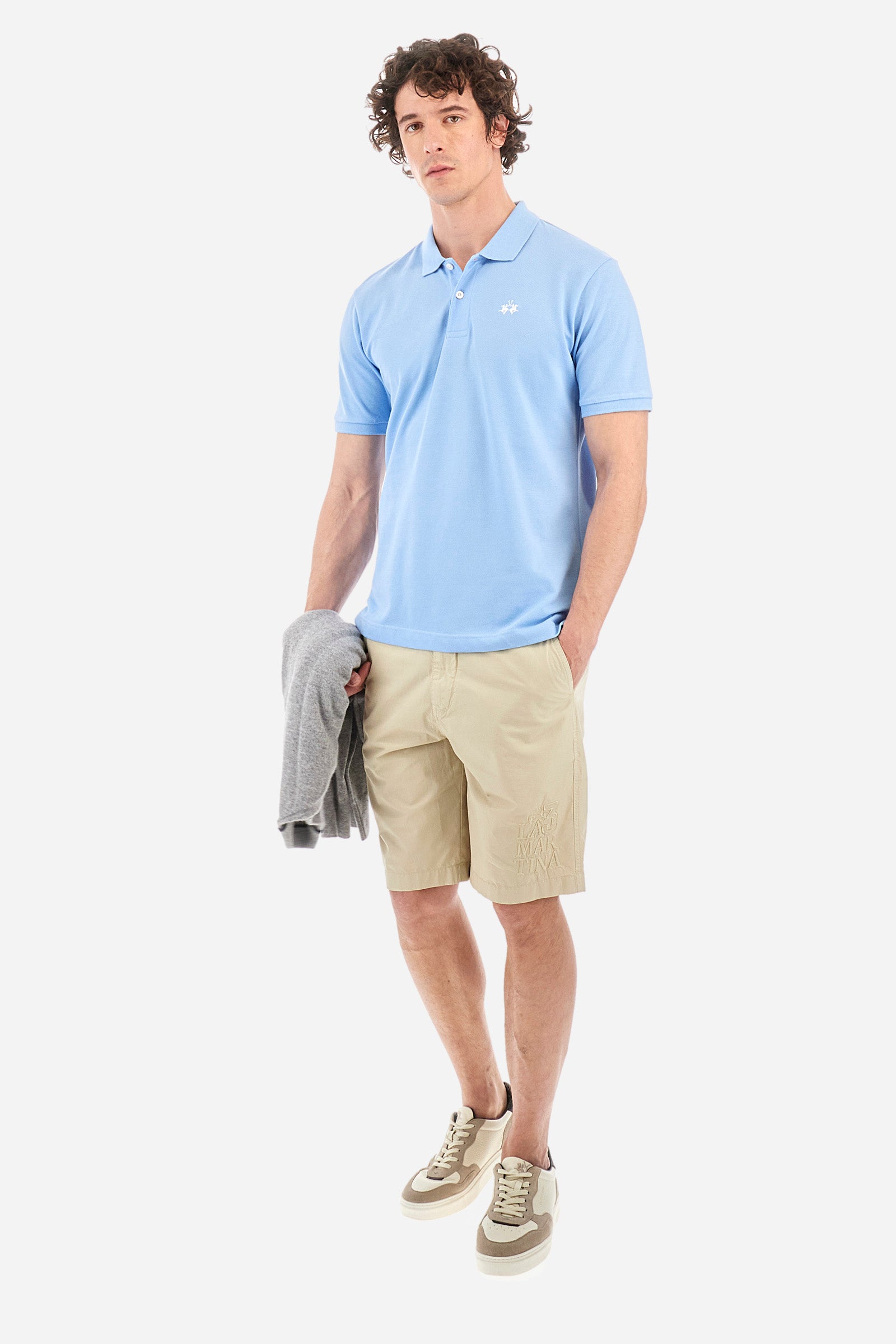 Men's plain-coloured, short-sleeved, regular-fit cotton polo shirt. Contrasting La Martina logo sewn onto the chest. This versatile garment goes perfectly with a pair of jeans from the collection. - Blue Bell