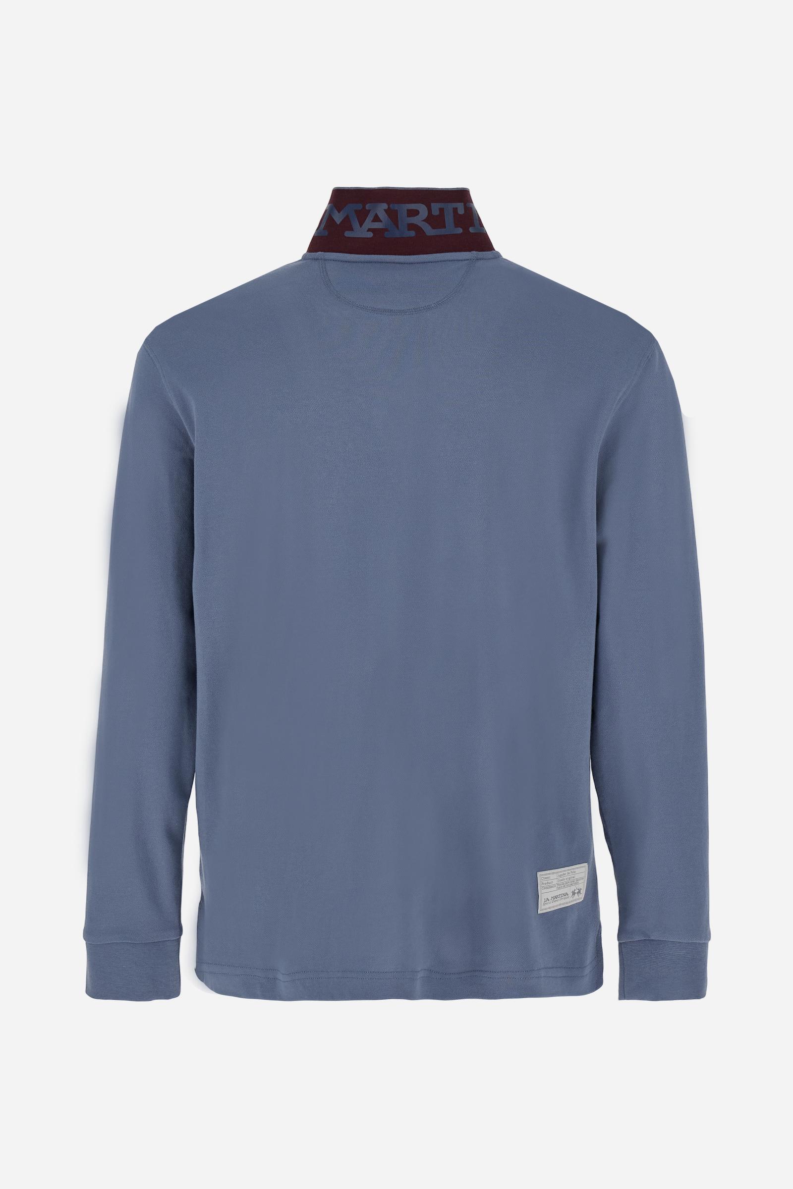 Men's long-sleeved solid colour polo shirt. Made of high-quality stretch Piqué. The collar and cuffs are in solid colour ribbing. The undercollar features a print of the iconic La Martina lettering in a contrasting colour. Featuring a logo embroidered on the chest in a contrasting colour. On the back at the bottom, the guarantee label typical of the brand's iconic models is applied. Regular fit. The model is wearing a size L. - Flint Stone