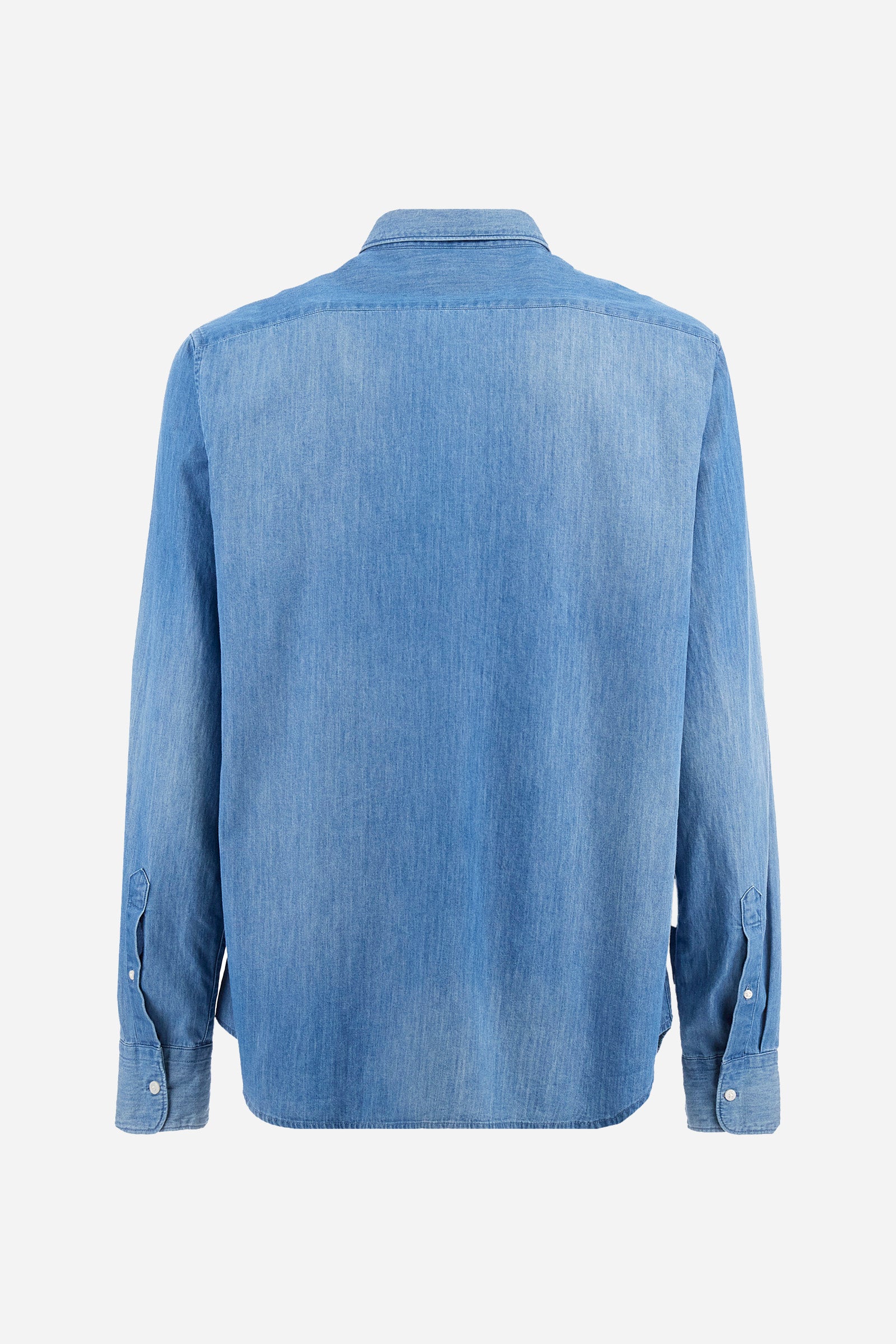 Men's shirt with long sleeves in 100% cotton lightweight denim. Medium wash with all-over light highlights. Semi-cutaway collar. The logo is embroidered in contrasting colour thread on the left side of the chest. Regular fit. The model is wearing a size L. - Medium Indigo Denim