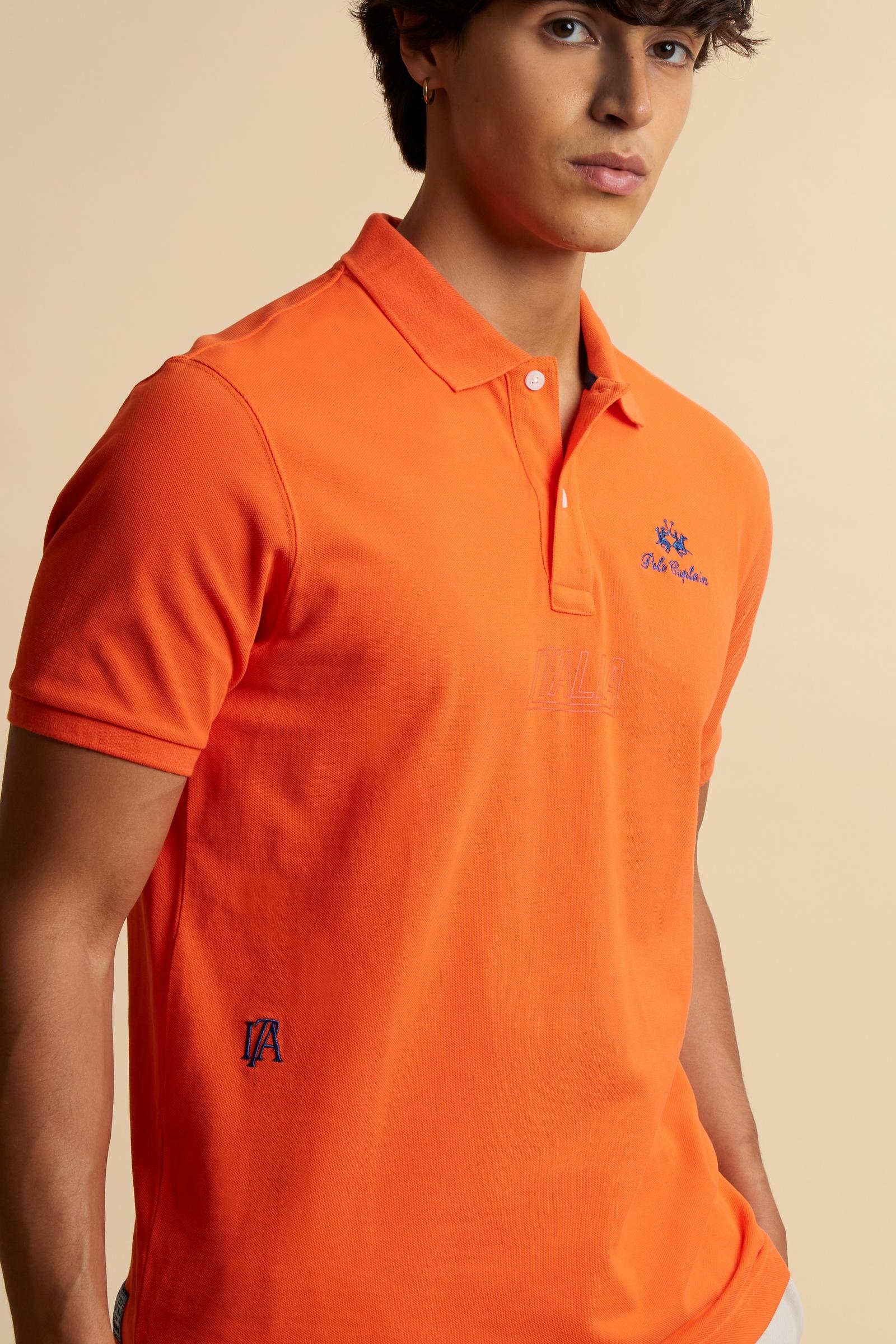 Men’s short-sleeve polo in solid 100% cotton piqué. Regular fit with matching ribbed details. Part of the “Nations” collection celebrating countries of the World Polo Tour through embroidered and printed graphics. Small contrast logo on the chest. The model wears size L. - Flame