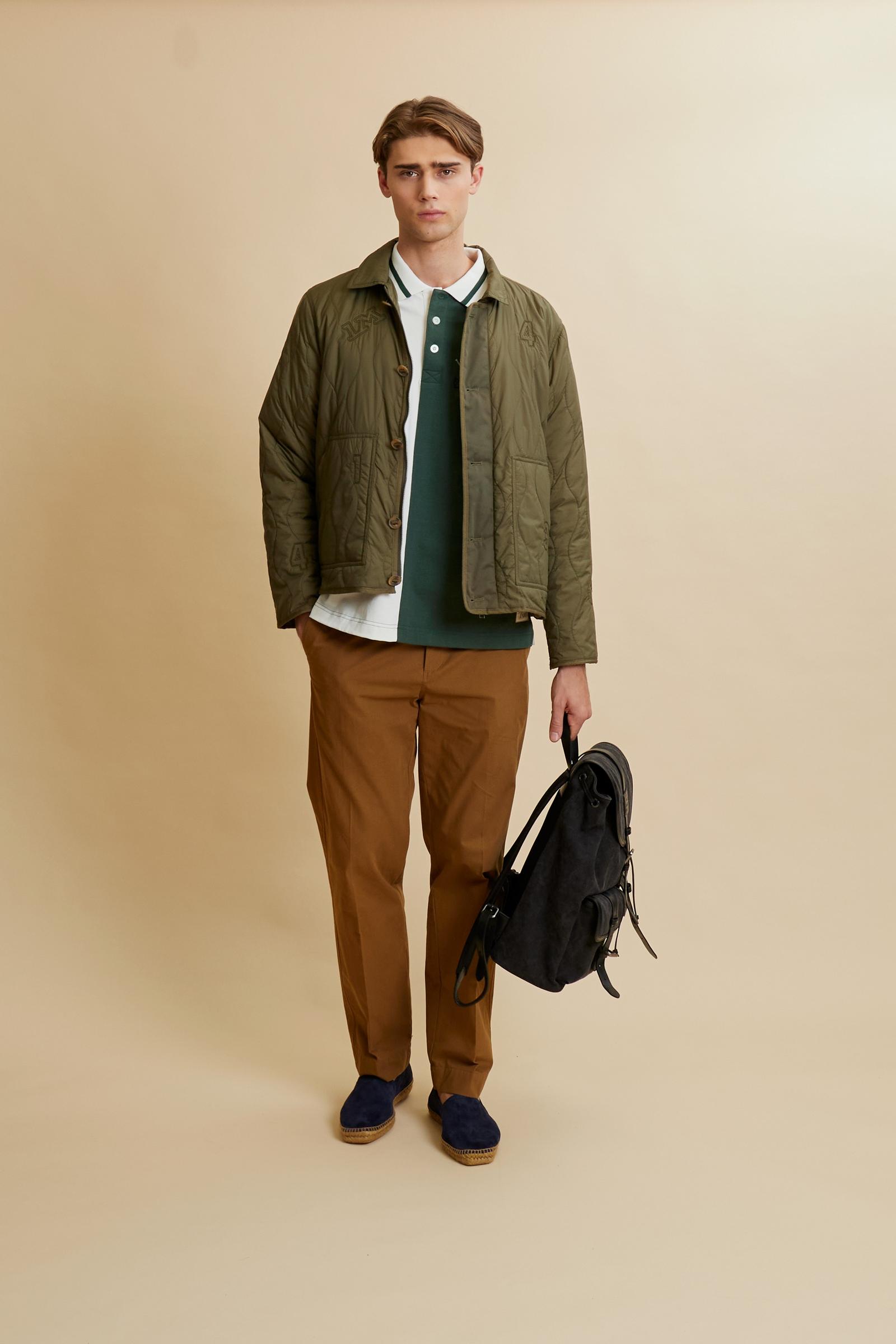 Men’s quilted nylon overshirt featuring a wave pattern, zip and horn-effect button fastening, large front pockets, and an embroidered logo on the back. Regula - Burnt Olive