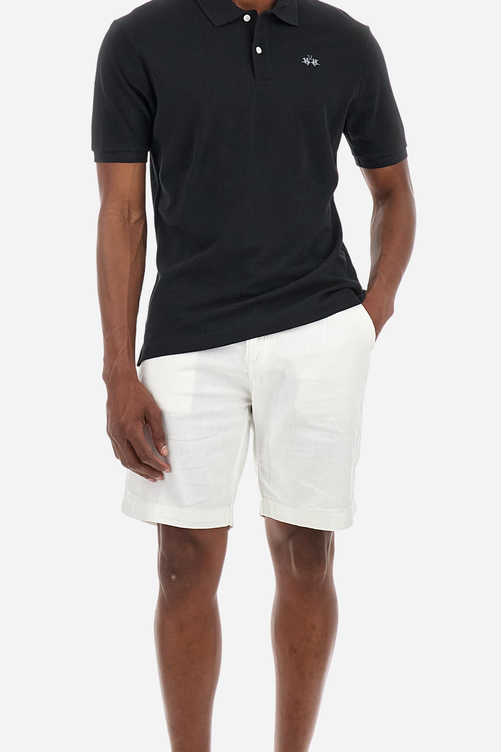 Men's plain-coloured, short-sleeved, regular-fit cotton polo shirt. Contrasting La Martina logo sewn onto the chest. This versatile garment goes perfectly with a pair of jeans from the collection. - Black